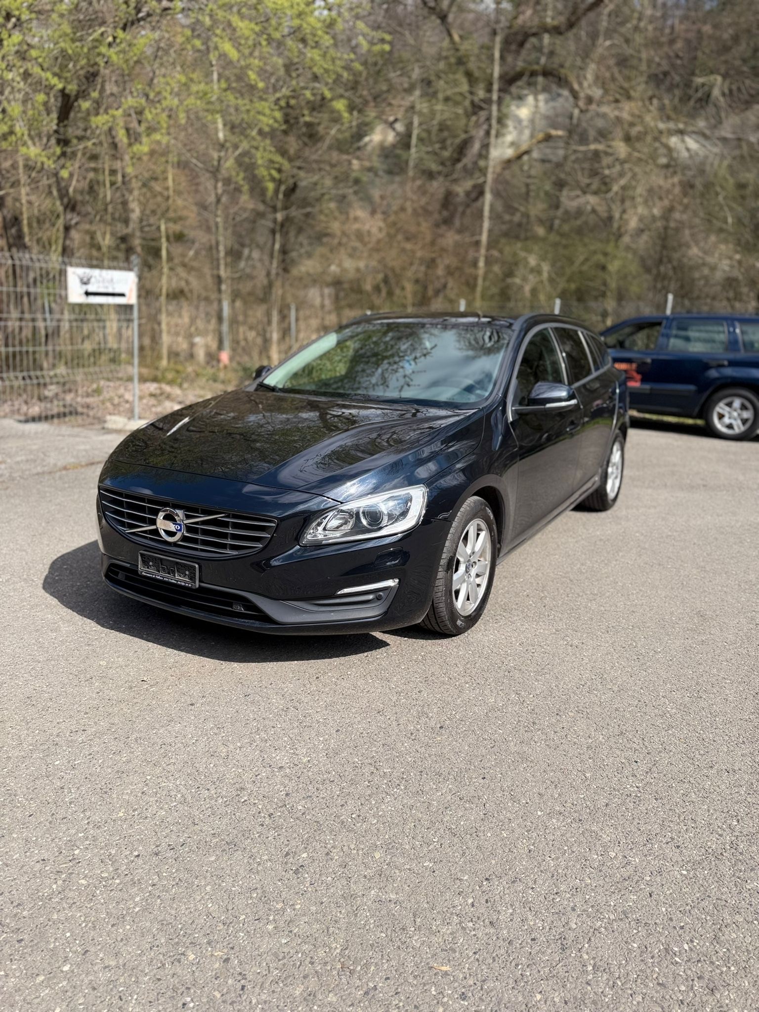 VOLVO V60 D3 Momentum Geartronic-image-1