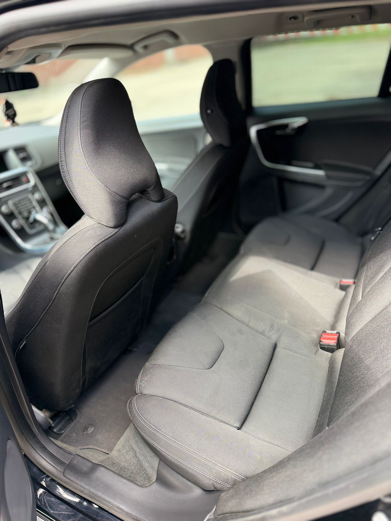 VOLVO V60 D3 Momentum Geartronic-image-11