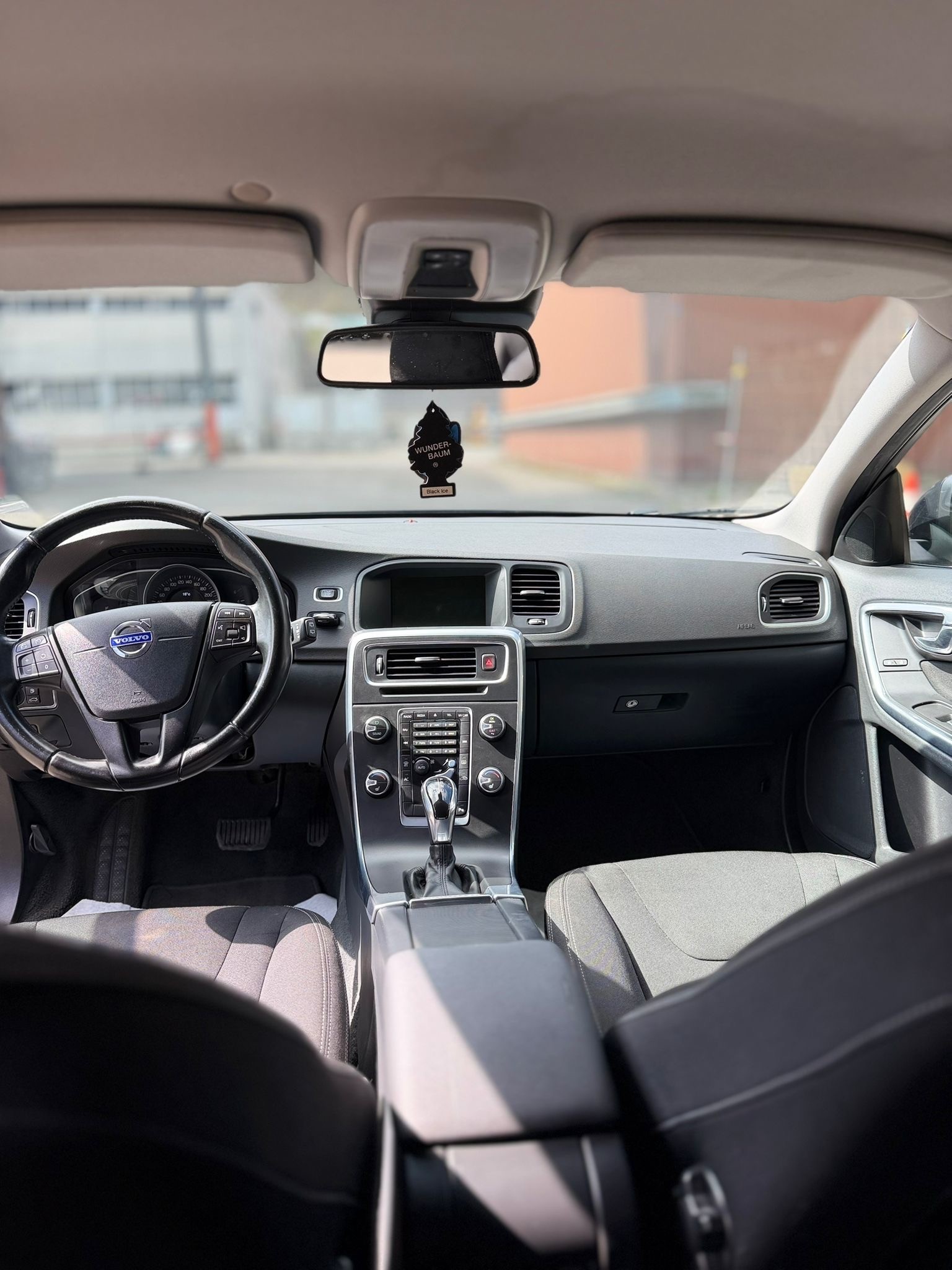 VOLVO V60 D3 Momentum Geartronic-image-13
