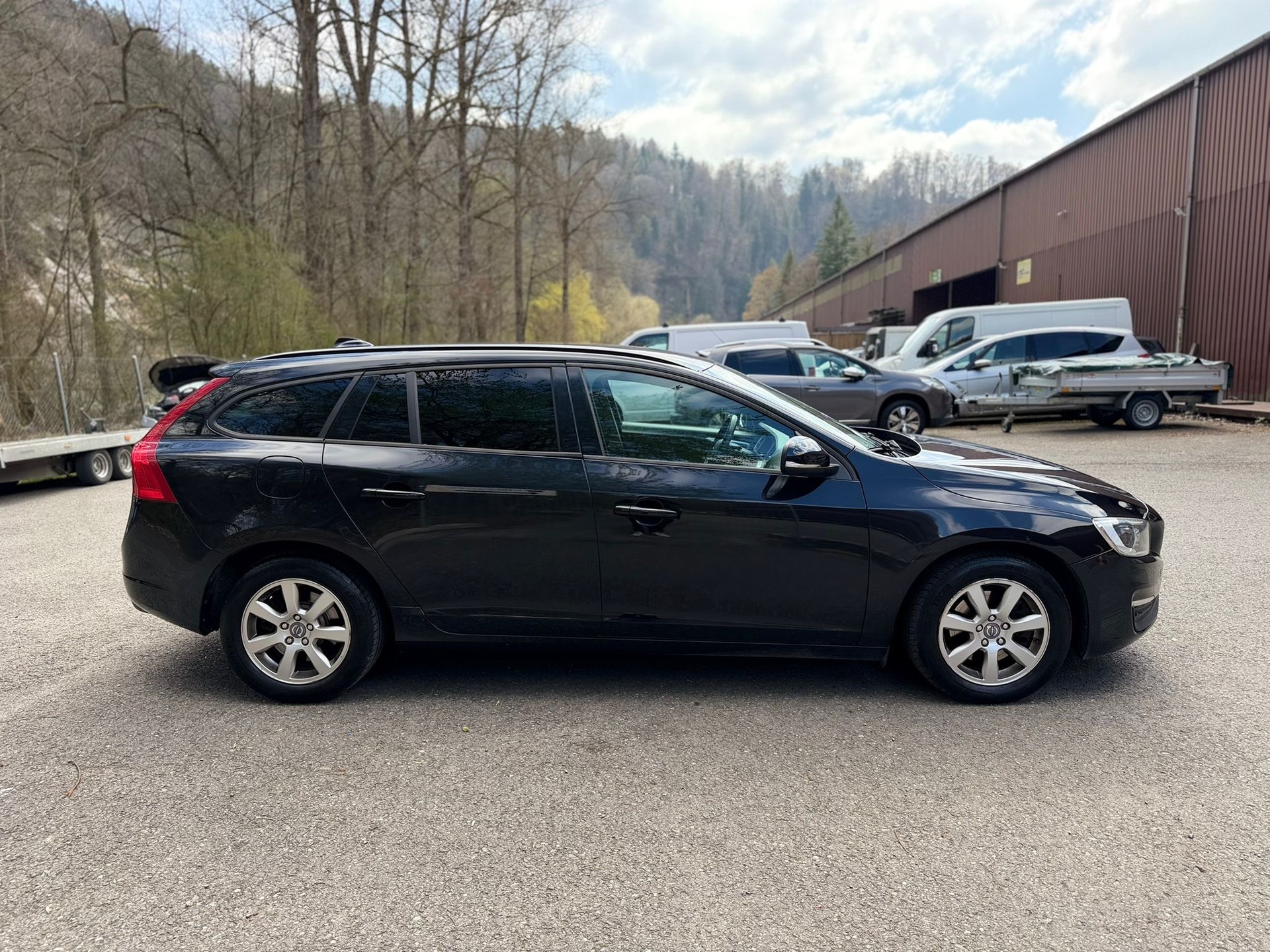 VOLVO V60 D3 Momentum Geartronic-image-3