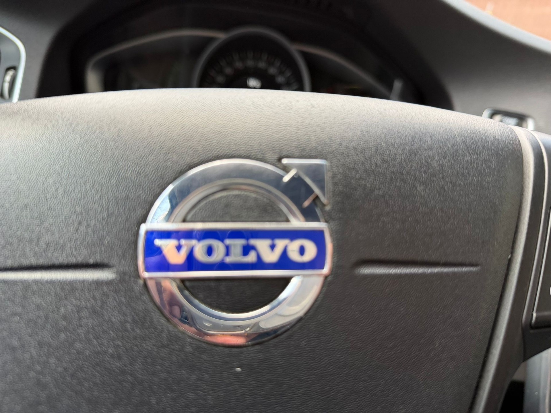 VOLVO V60 D3 Momentum Geartronic-image-12