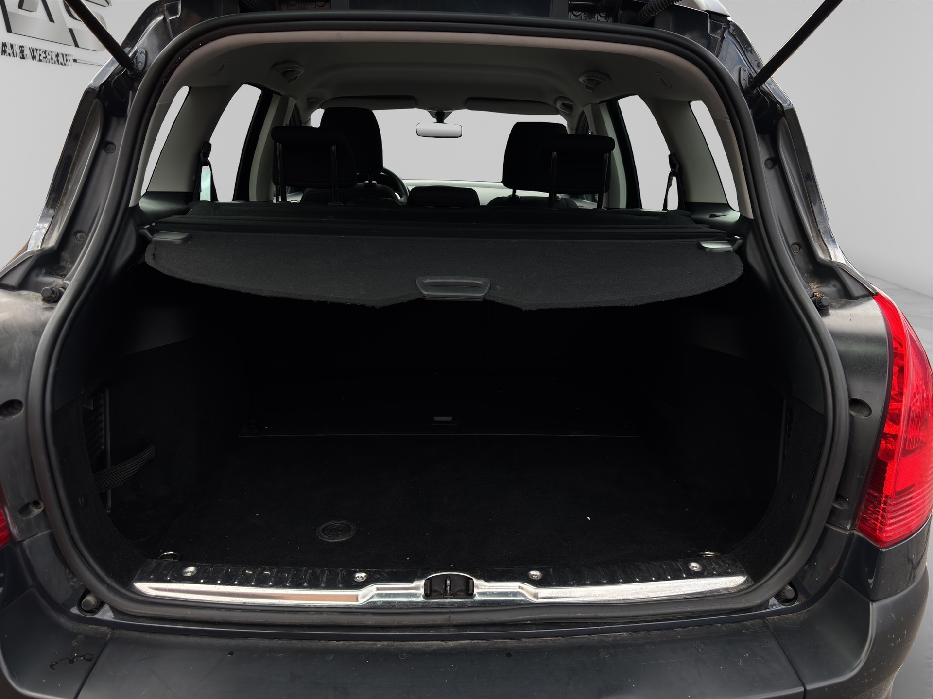 PEUGEOT 308 SW 1.6 HDI Access-image-11