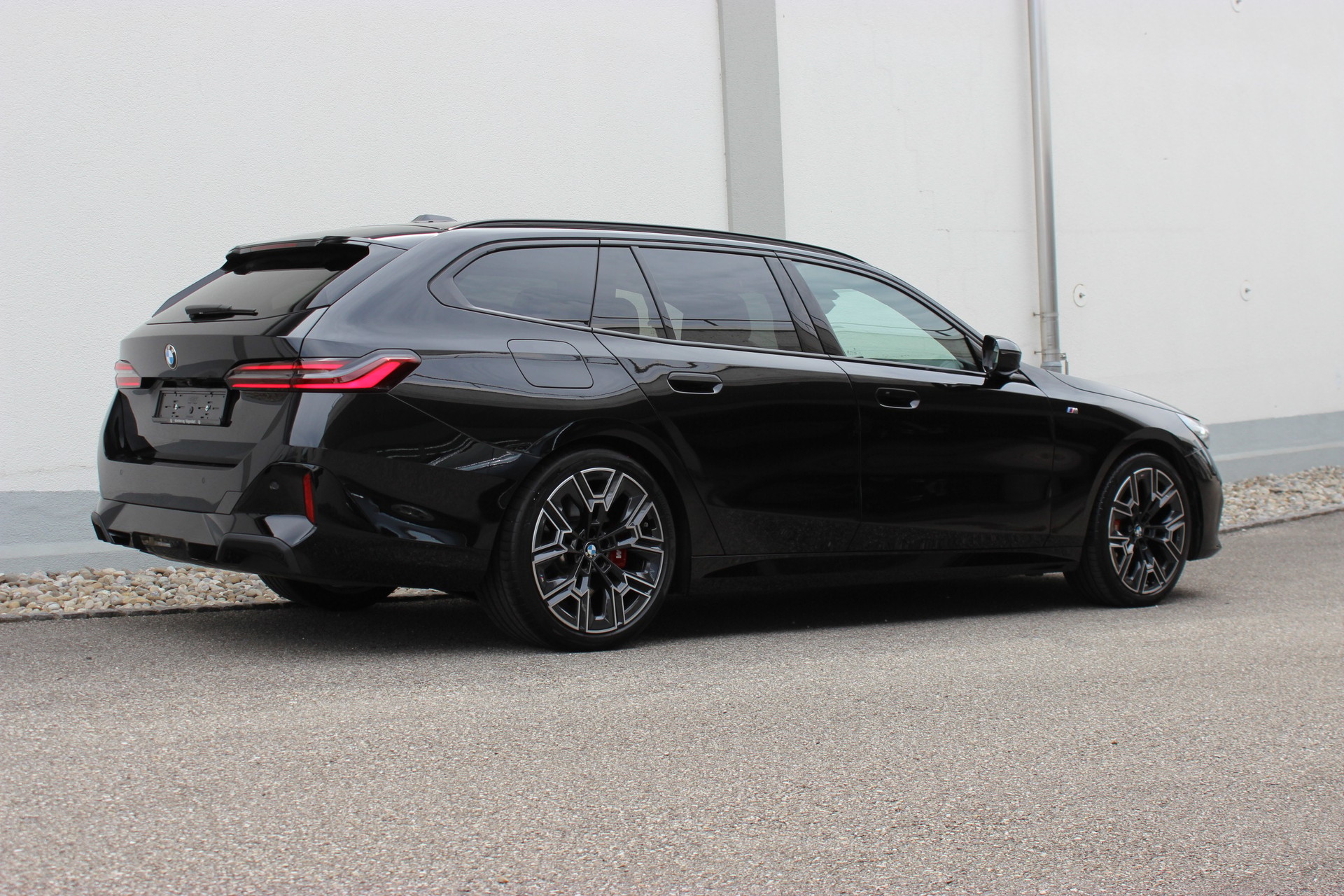 BMW 520d xDrive 48V Touring M Sport Pro-image-2