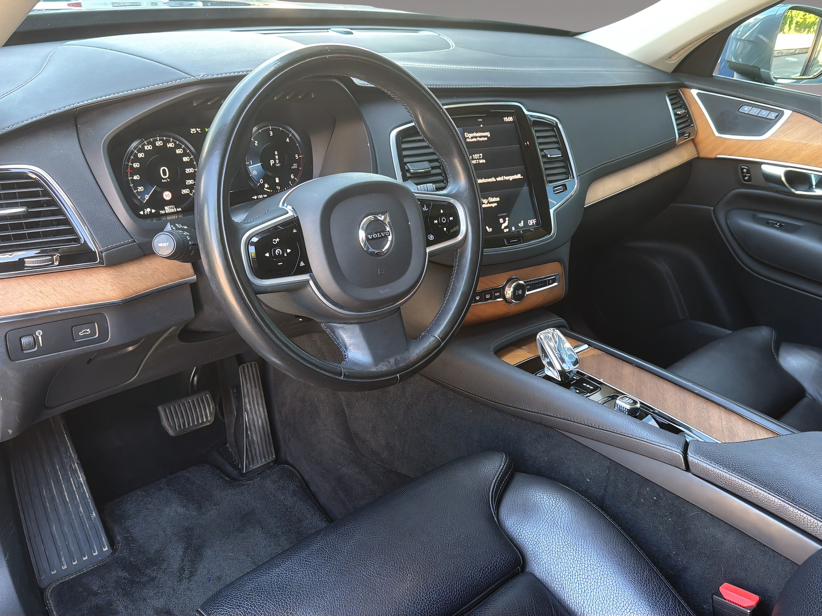 VOLVO XC90 2.0 B5 MH Inscription 7P. AWD-image-6