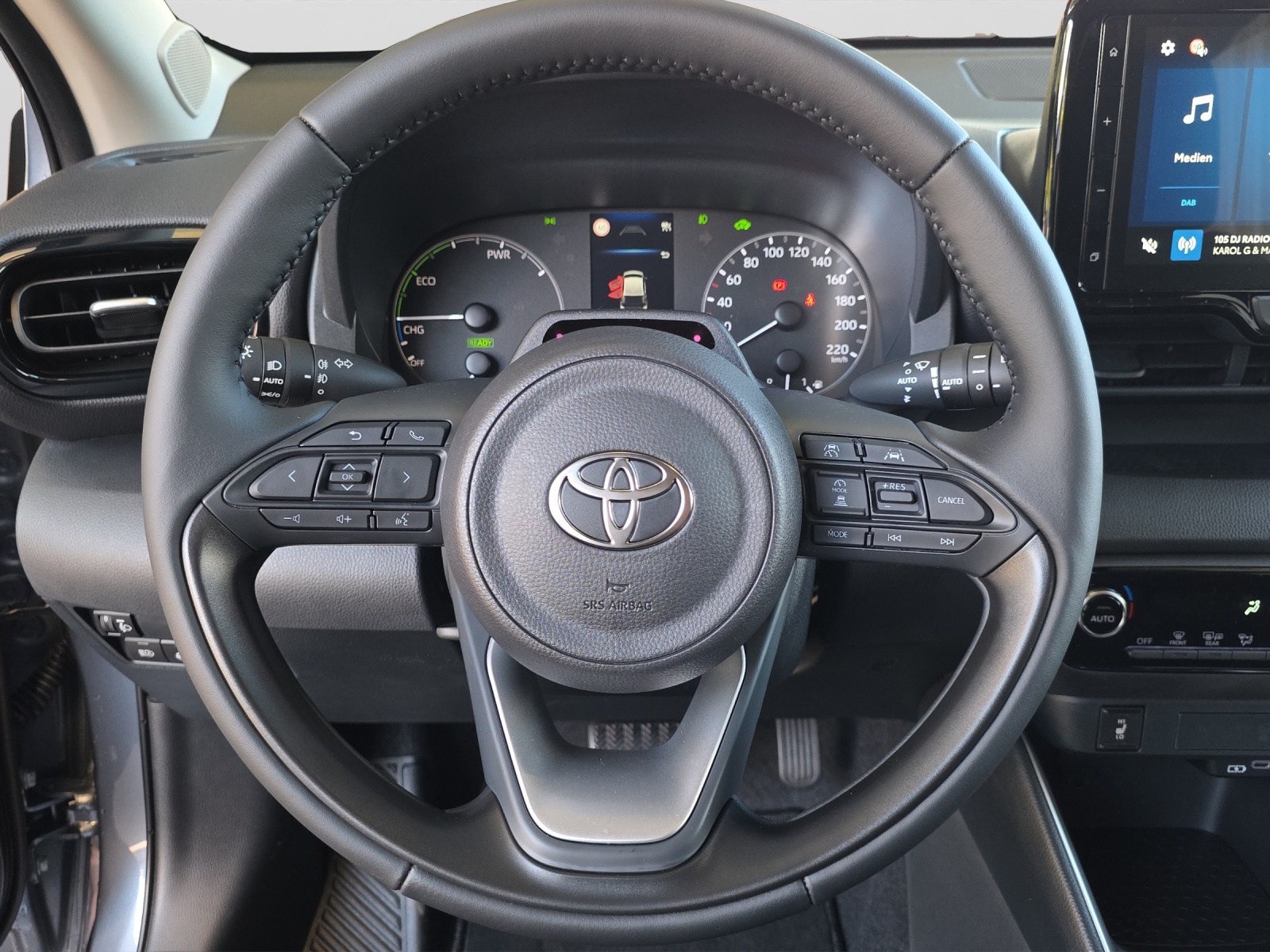 TOYOTA Yaris 1.5 VVT-i HSD Comfort-image-9