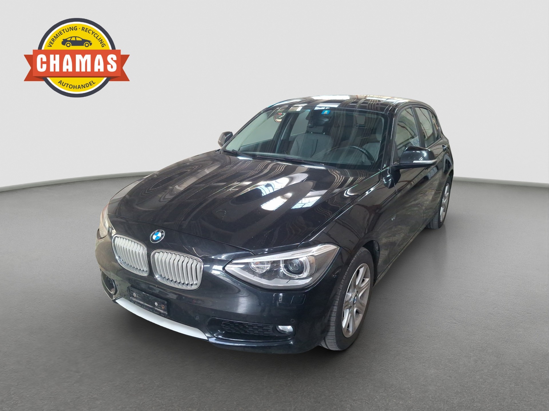 BMW 118i Urban Line-image-0