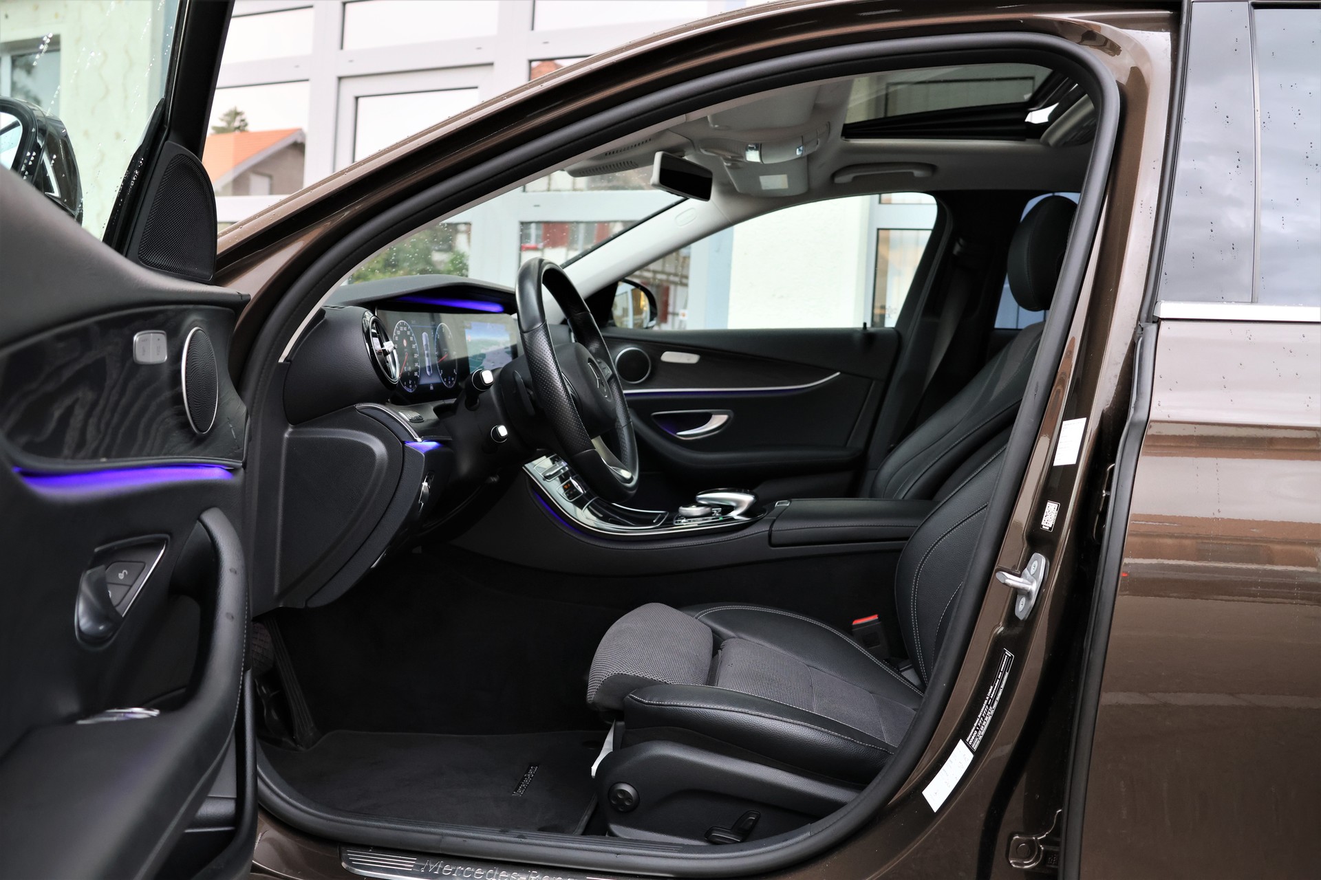 MERCEDES-BENZ E 350 d Avantgarde 4Matic 9G-Tronic-image-8