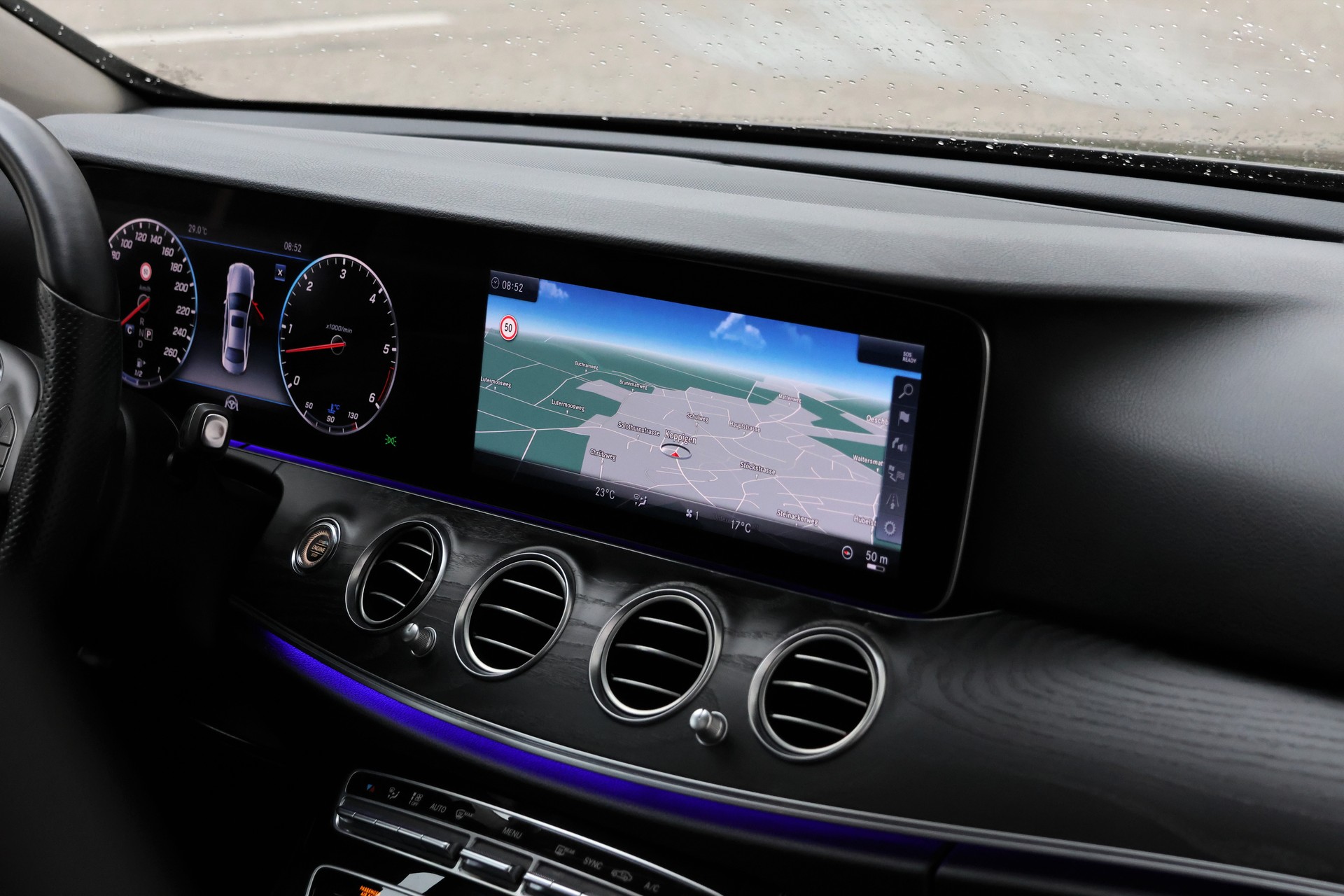 MERCEDES-BENZ E 350 d Avantgarde 4Matic 9G-Tronic-image-17