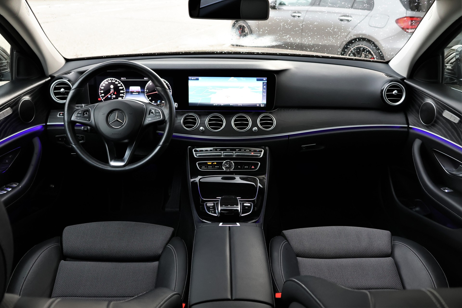 MERCEDES-BENZ E 350 d Avantgarde 4Matic 9G-Tronic-image-14