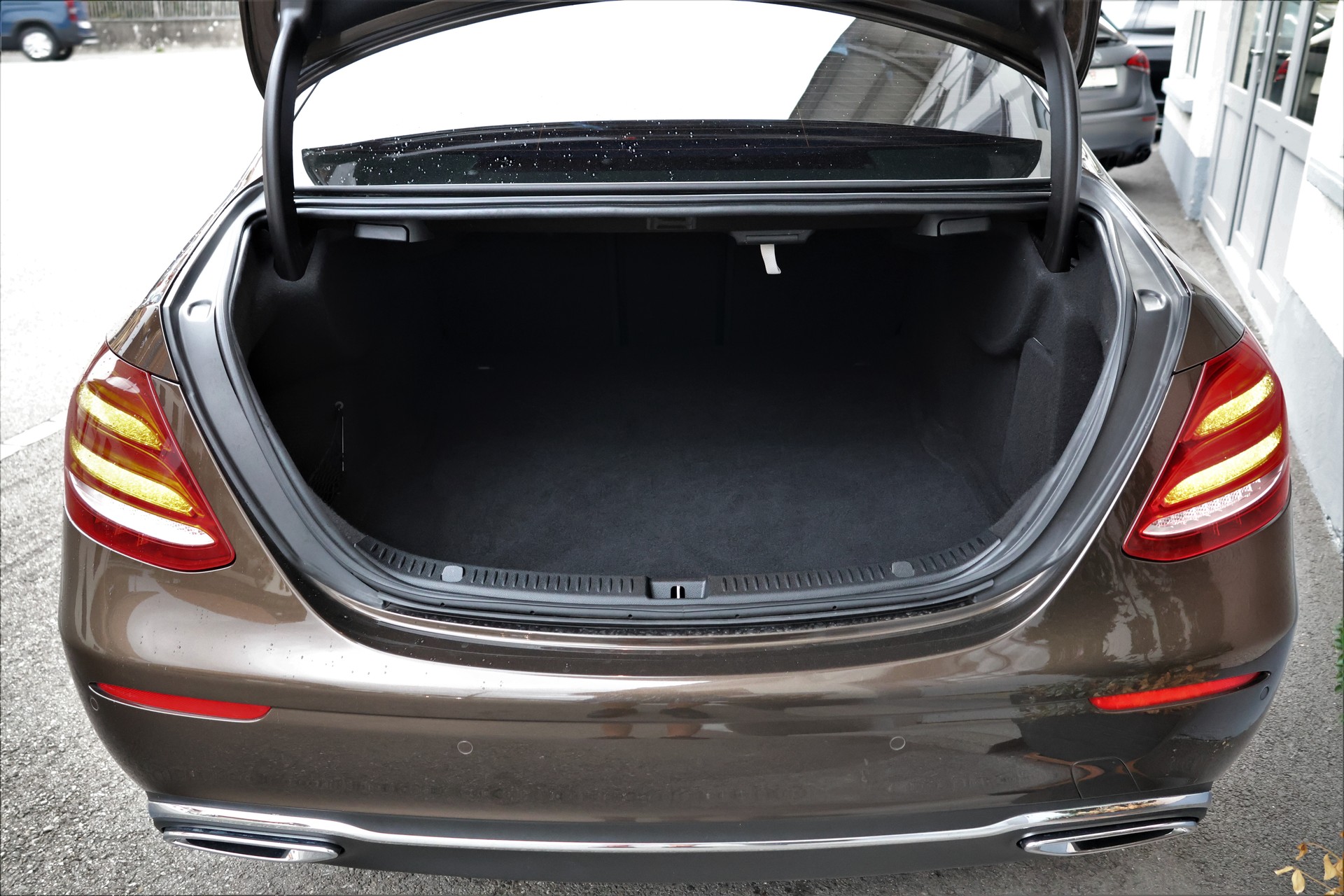 MERCEDES-BENZ E 350 d Avantgarde 4Matic 9G-Tronic-image-16