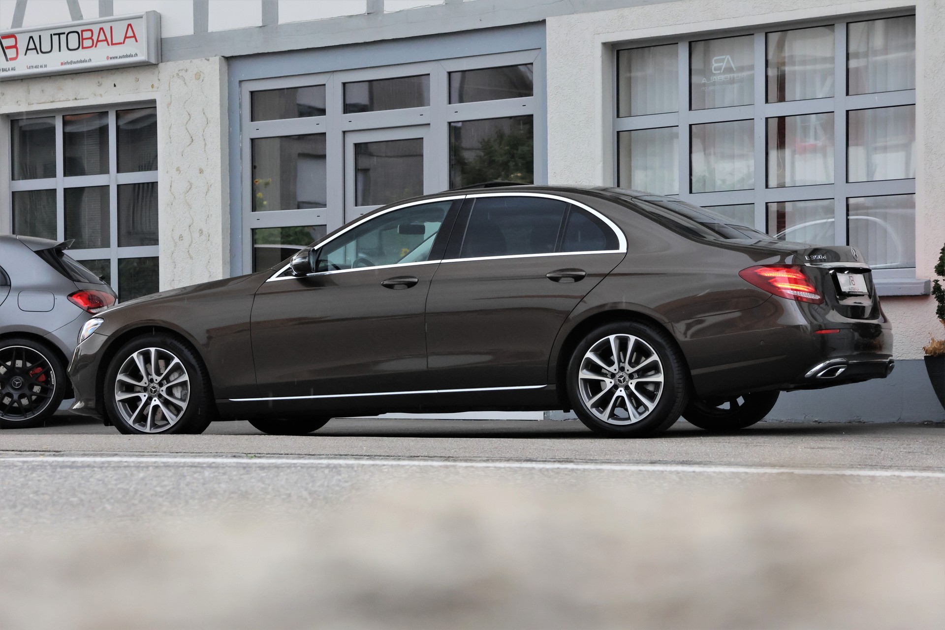 MERCEDES-BENZ E 350 d Avantgarde 4Matic 9G-Tronic-image-3