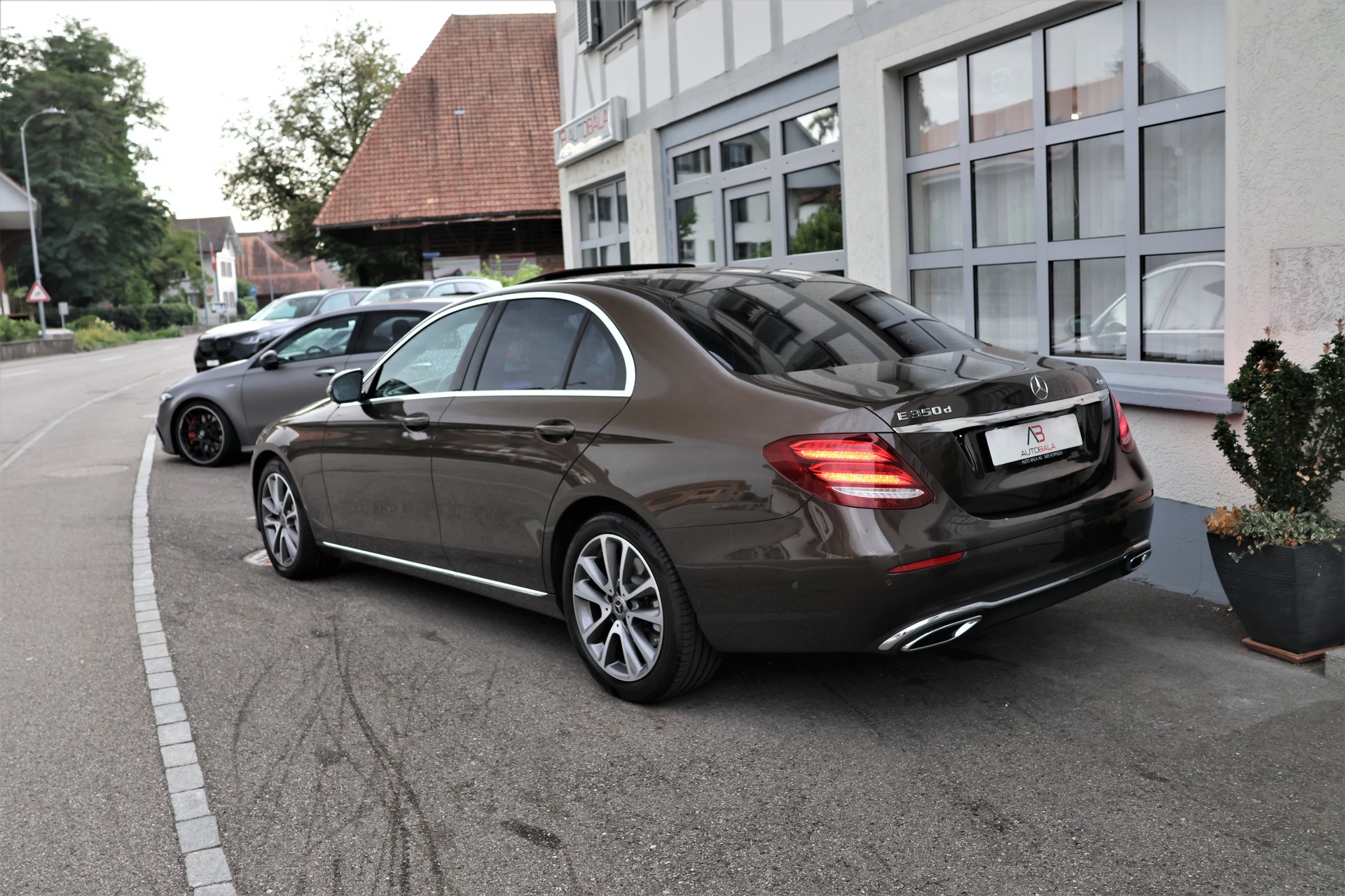 MERCEDES-BENZ E 350 d Avantgarde 4Matic 9G-Tronic-image-6