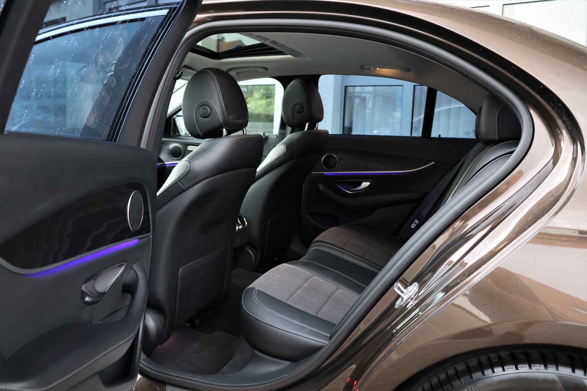 MERCEDES-BENZ E 350 d Avantgarde 4Matic 9G-Tronic-image-11