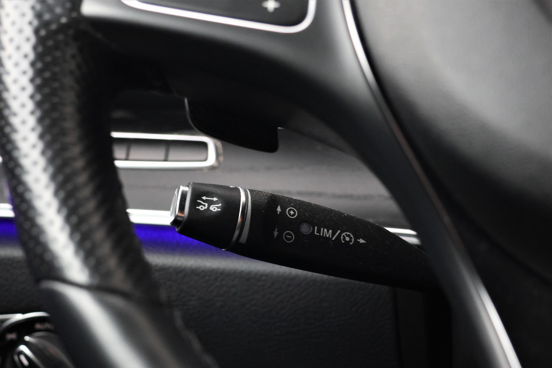 MERCEDES-BENZ E 350 d Avantgarde 4Matic 9G-Tronic-image-15