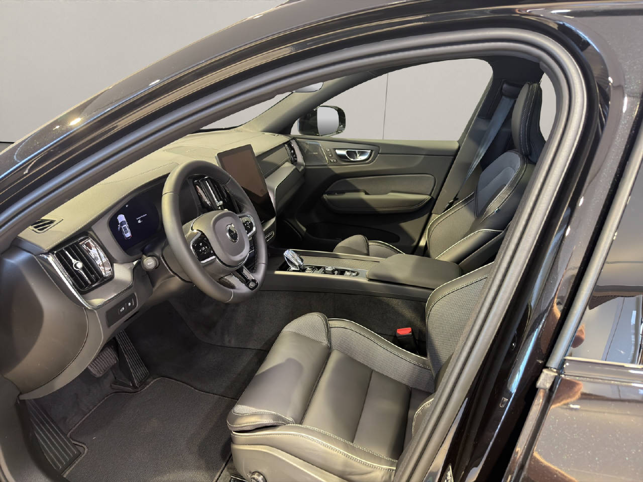 VOLVO XC60 2.0 T8 TE Black Edition eAWD-image-4