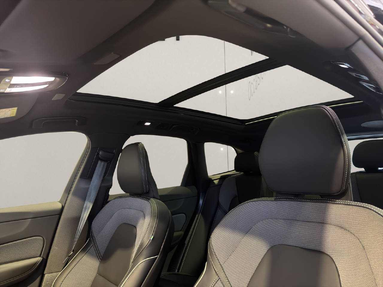 VOLVO XC60 2.0 T8 TE Black Edition eAWD-image-14