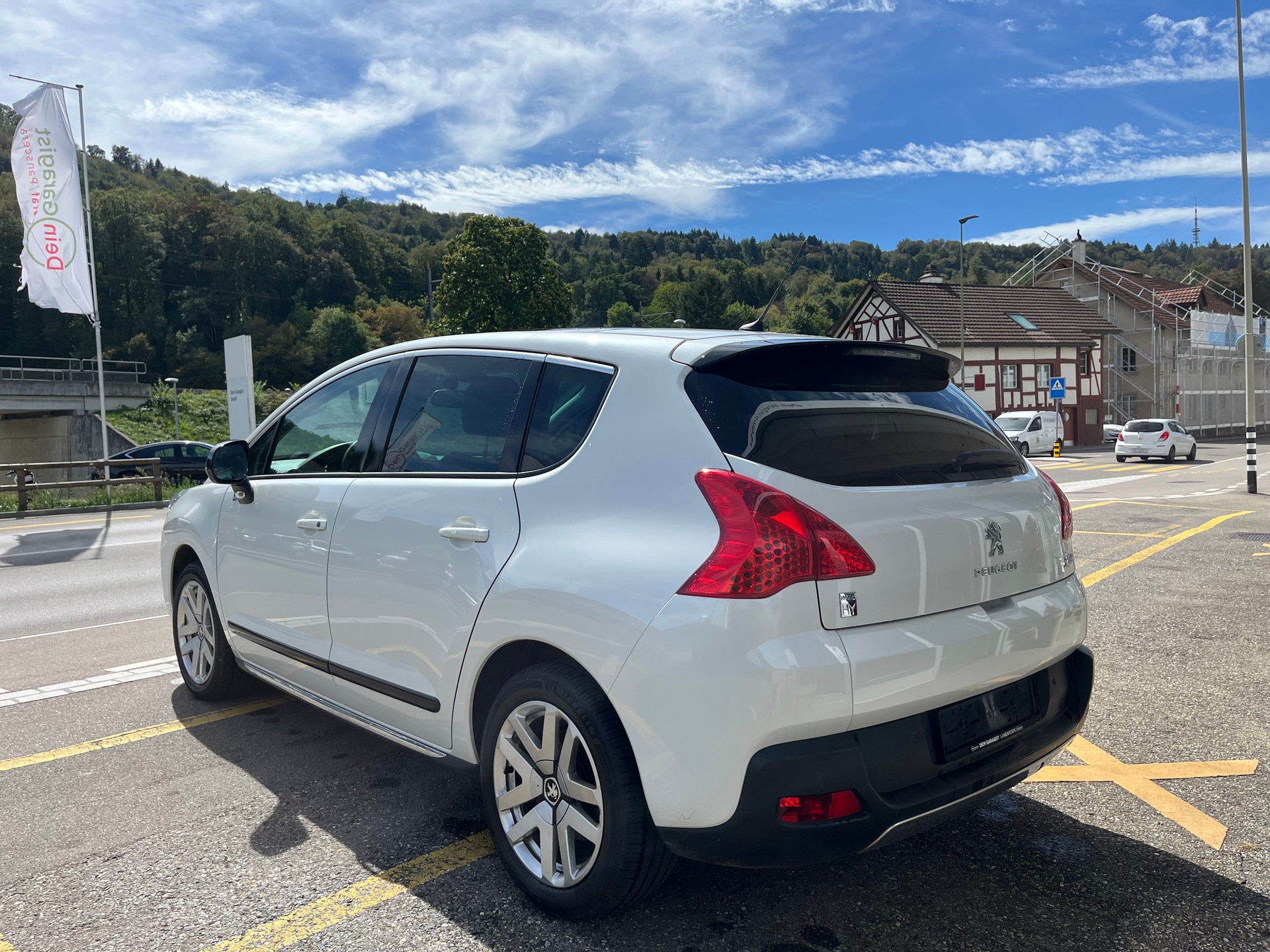 PEUGEOT 3008 HYbrid4 2.0 HDI EGS6-image-1