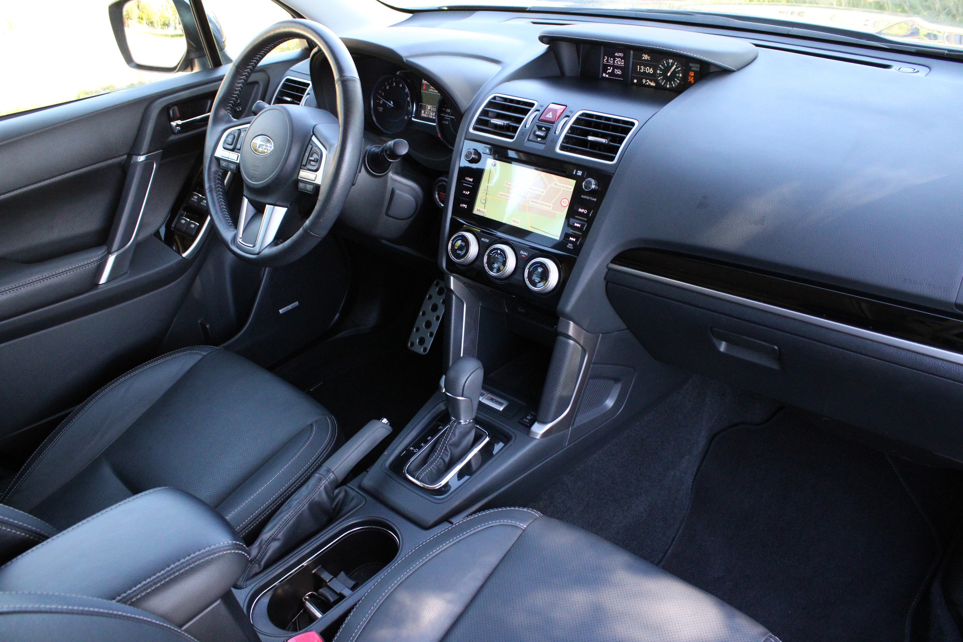SUBARU Forester 2.0XT Luxury Lineartronic-image-12