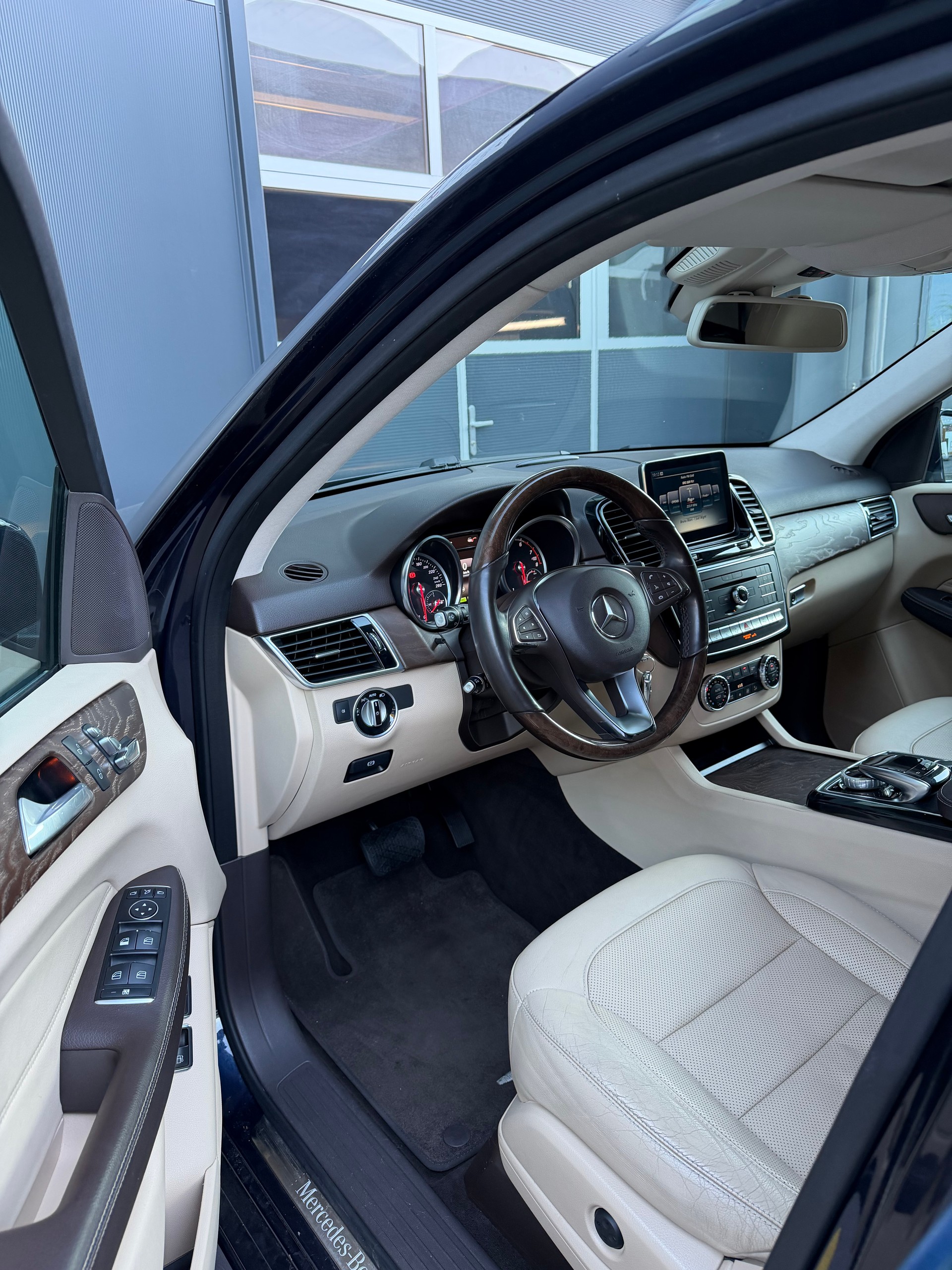 MERCEDES-BENZ GLE 500 e Amg-Line 4Matic 7G-Tronic-image-12
