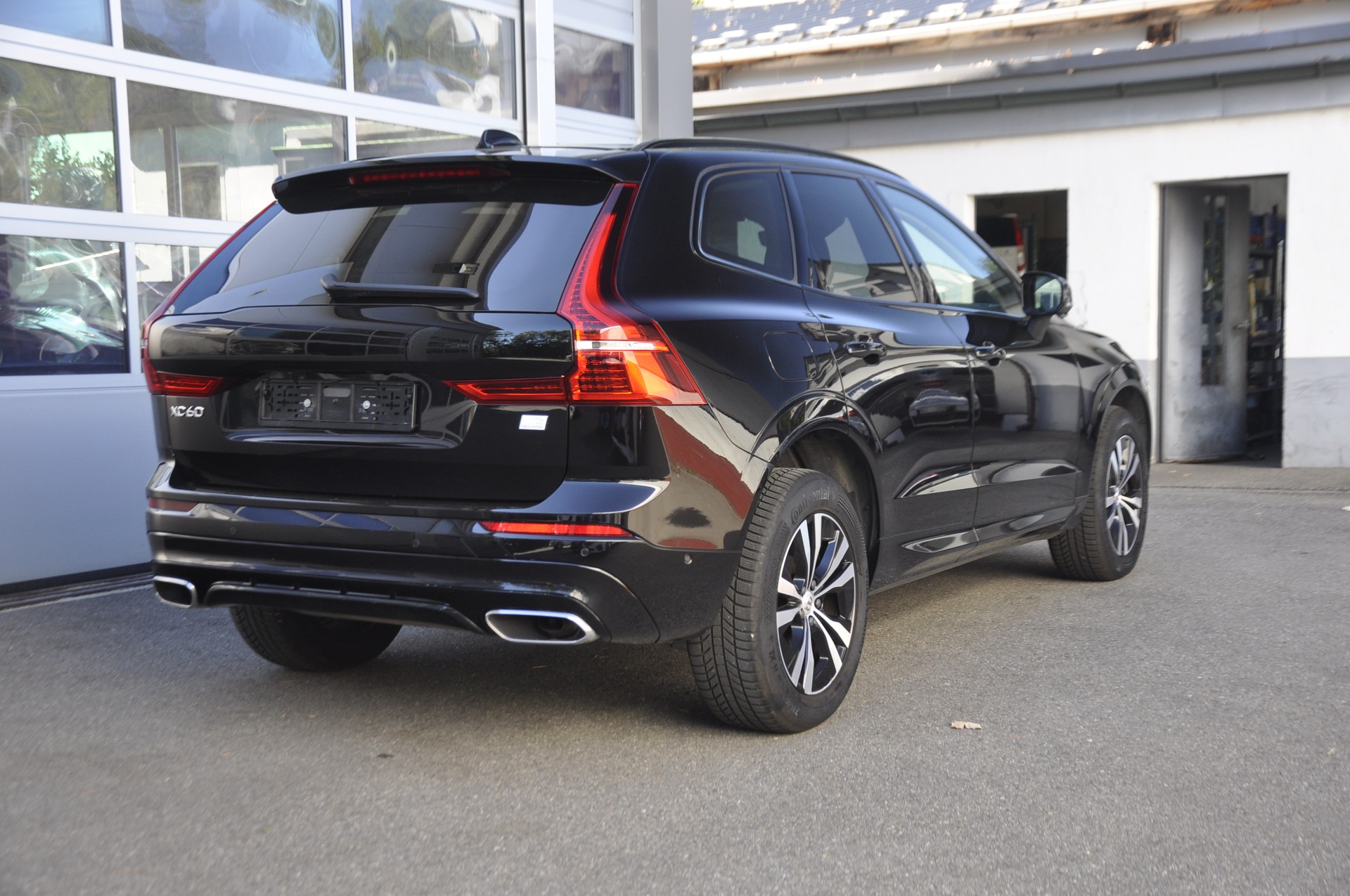 VOLVO XC60 T6 eAWD R-Design Expression Geartronic-image-2