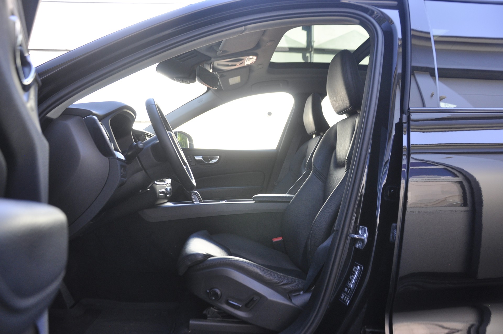 VOLVO XC60 T6 eAWD R-Design Expression Geartronic-image-5