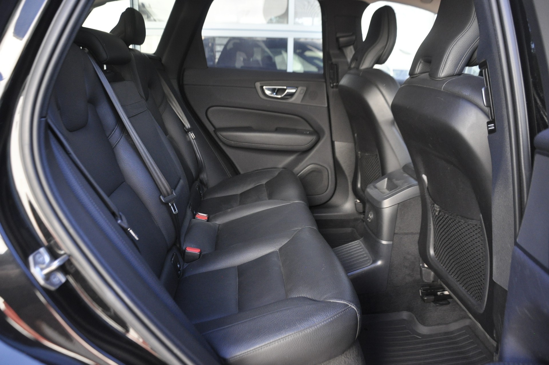 VOLVO XC60 T6 eAWD R-Design Expression Geartronic-image-8