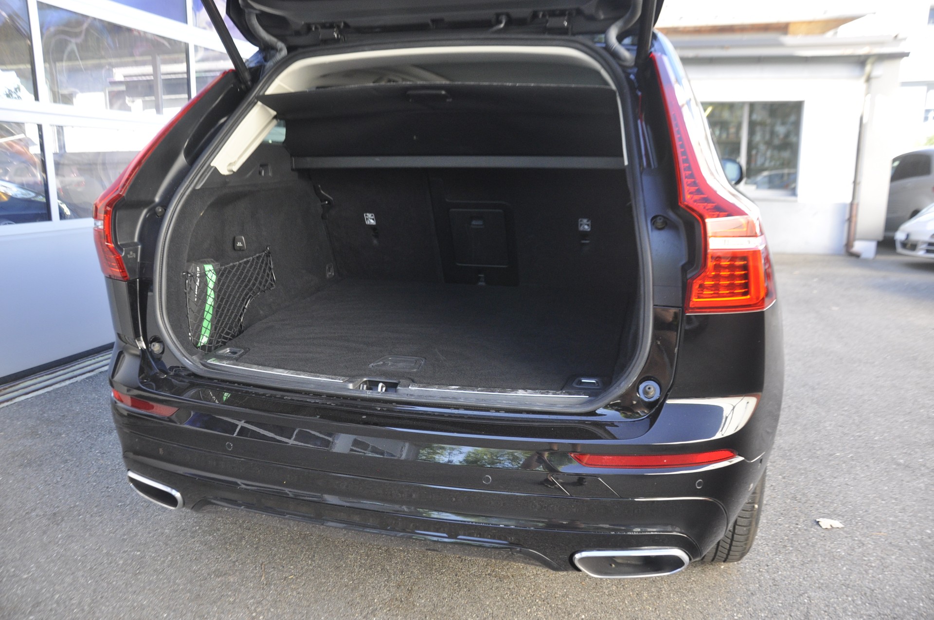 VOLVO XC60 T6 eAWD R-Design Expression Geartronic-image-14