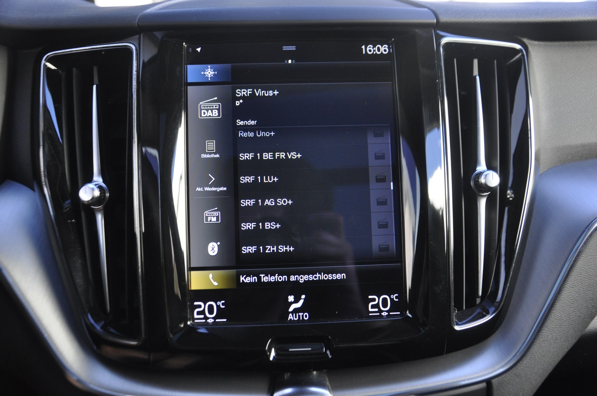 VOLVO XC60 T6 eAWD R-Design Expression Geartronic-image-12