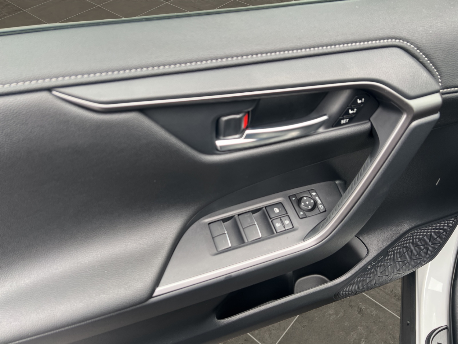 TOYOTA RAV4 2.5 Plug-In-Hybrid GR Sport-image-13