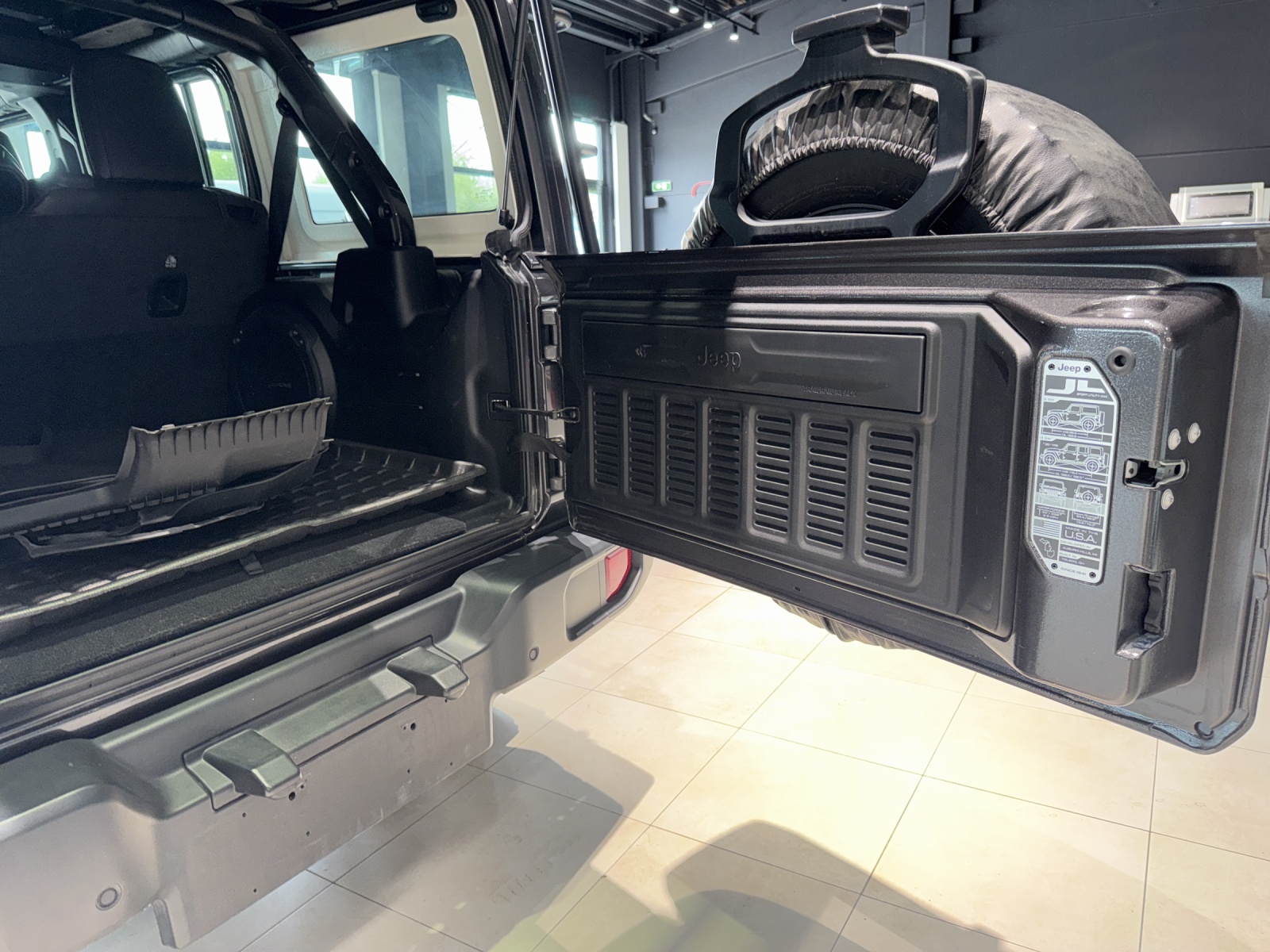 JEEP Wrangler 2.0 Unlimited Rubicon Trail Rated Automatic-image-16