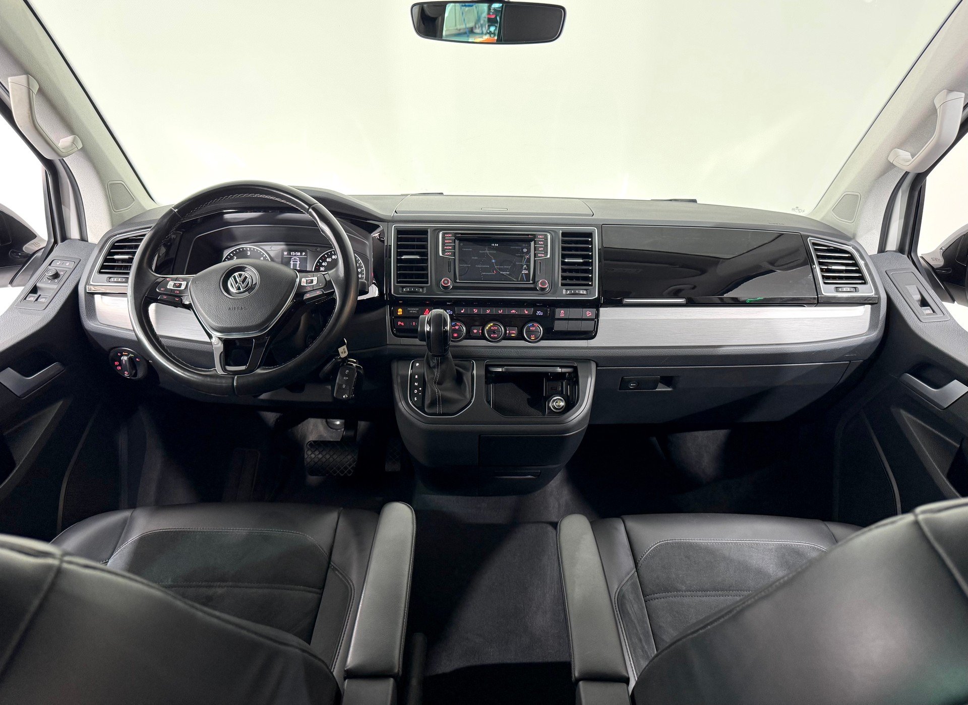 VW T6 California 2.0 Bi-TDI Beach Bulli Edition 4Motion DSG-image-6