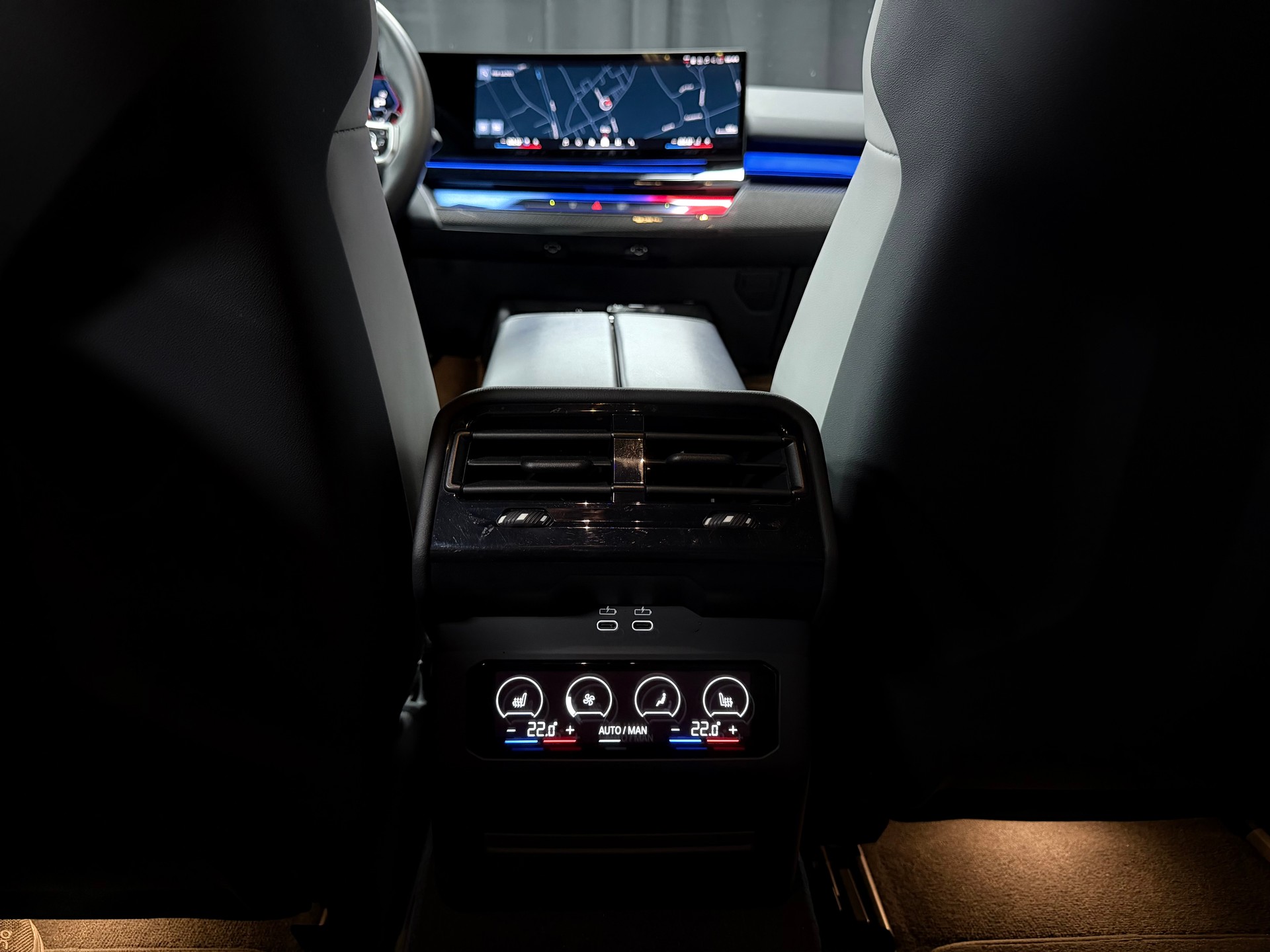 BMW M5 xDrive Touring-Angeles Green-image-25