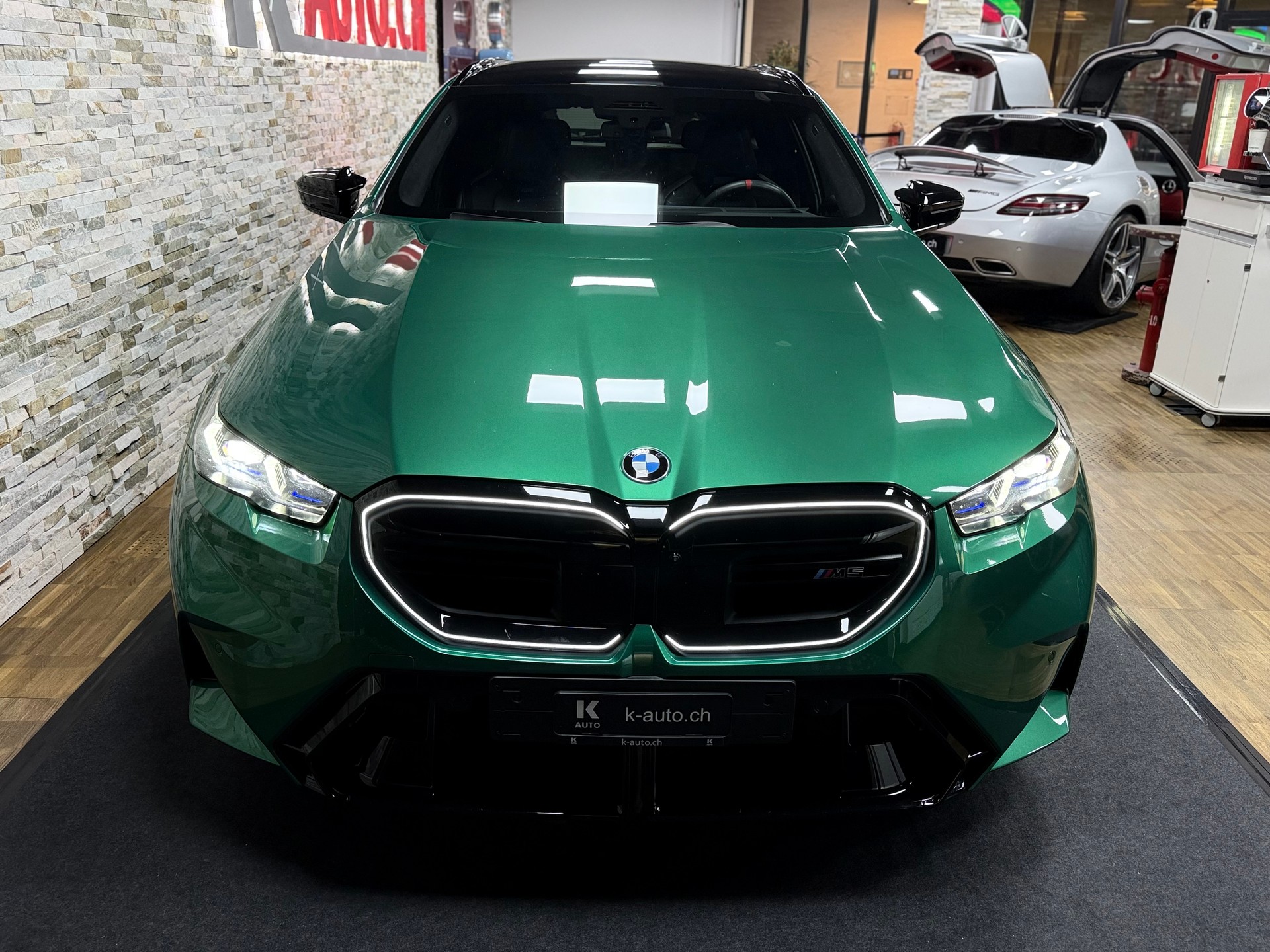 BMW M5 xDrive Touring-Angeles Green-image-7