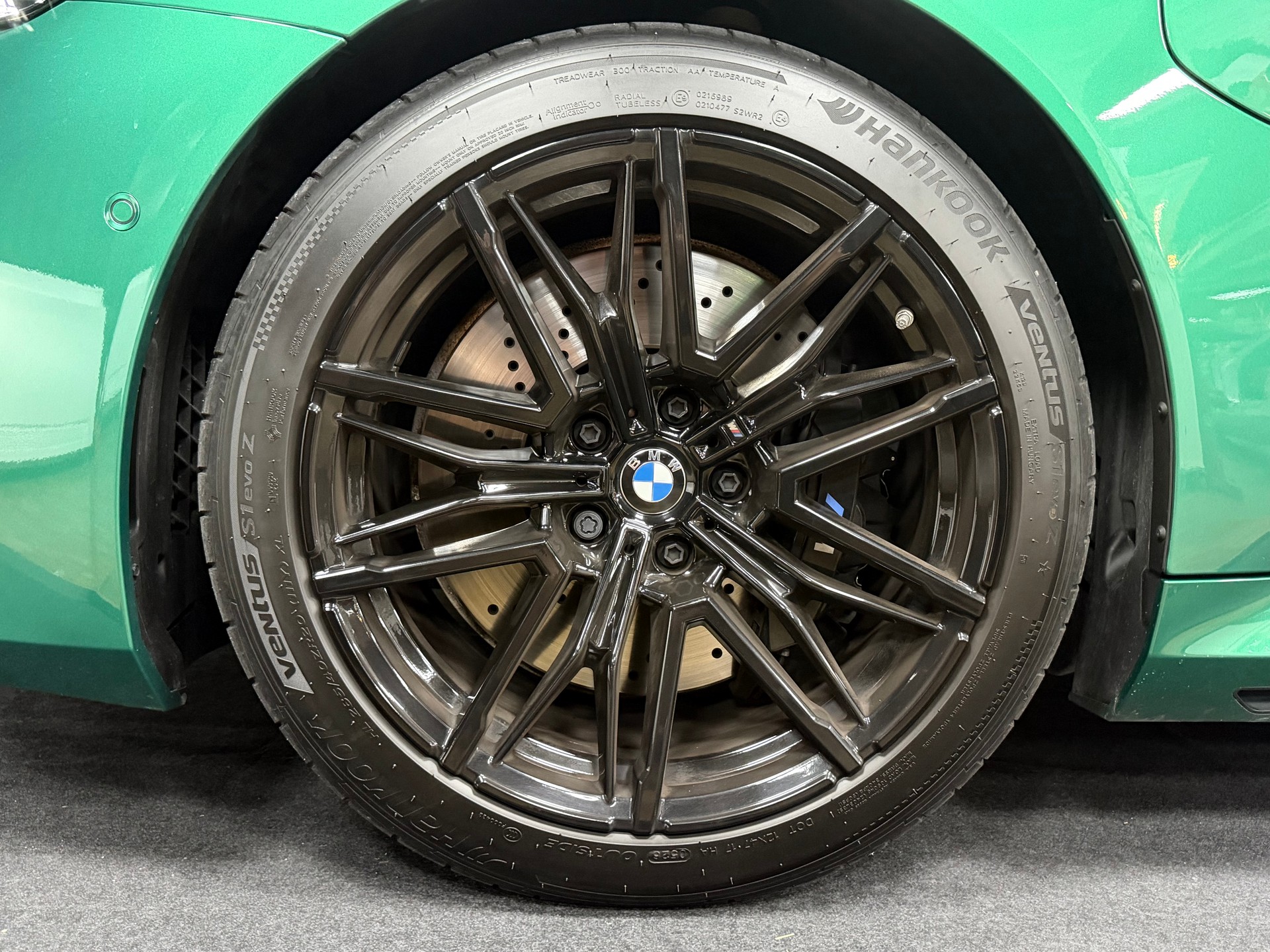 BMW M5 xDrive Touring-Angeles Green-image-31