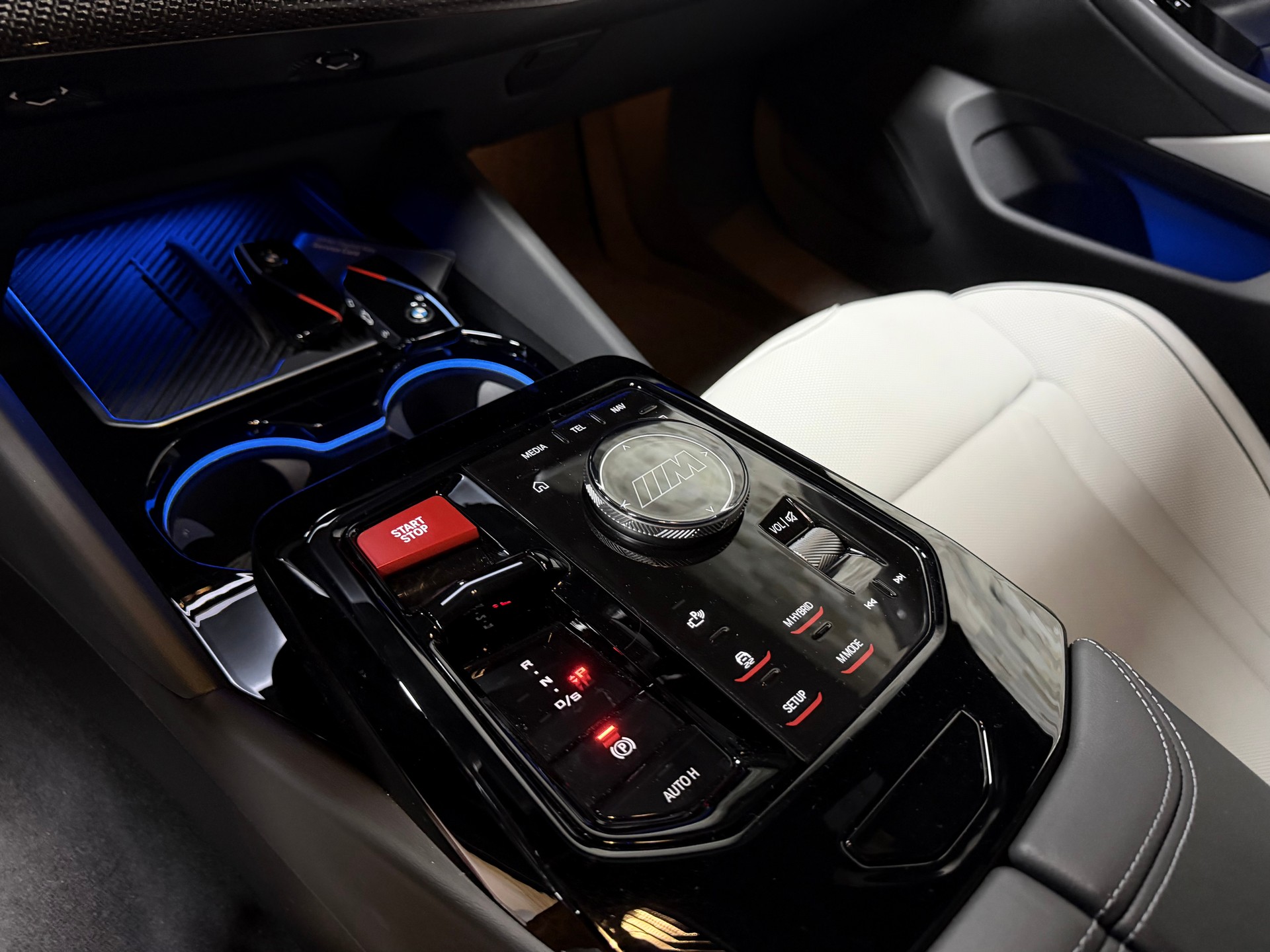 BMW M5 xDrive Touring-Angeles Green-image-17