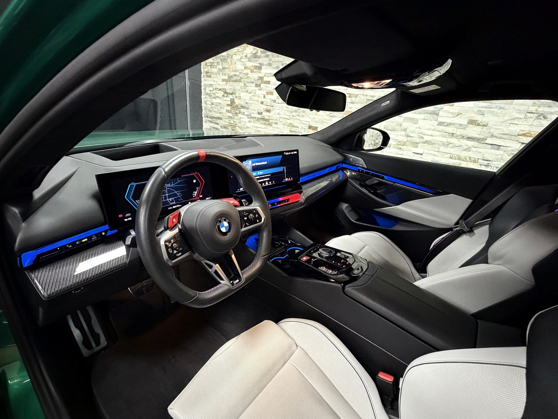 BMW M5 xDrive Touring-Angeles Green-image-15