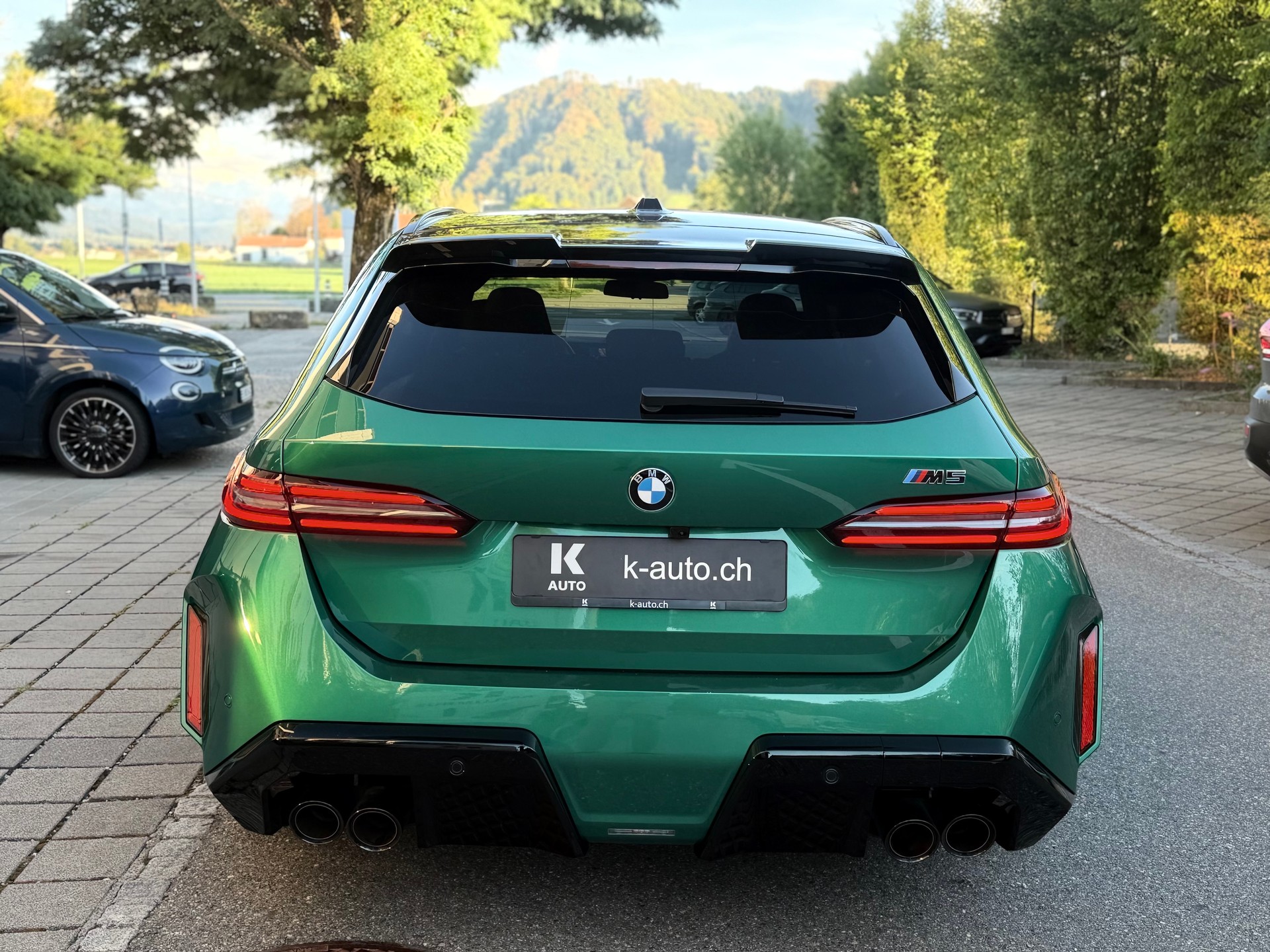 BMW M5 xDrive Touring-Angeles Green-image-5