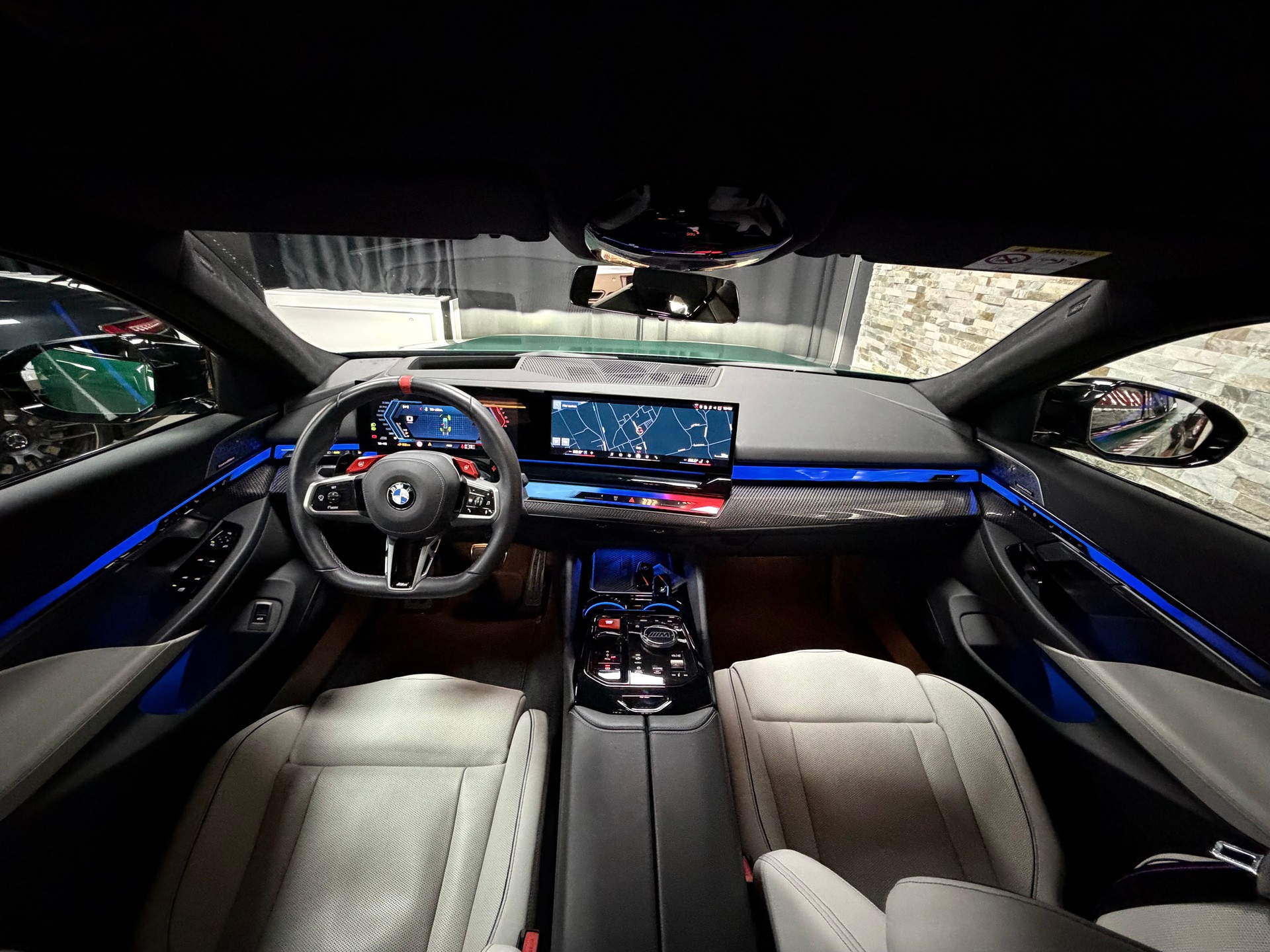 BMW M5 xDrive Touring-Angeles Green-image-26
