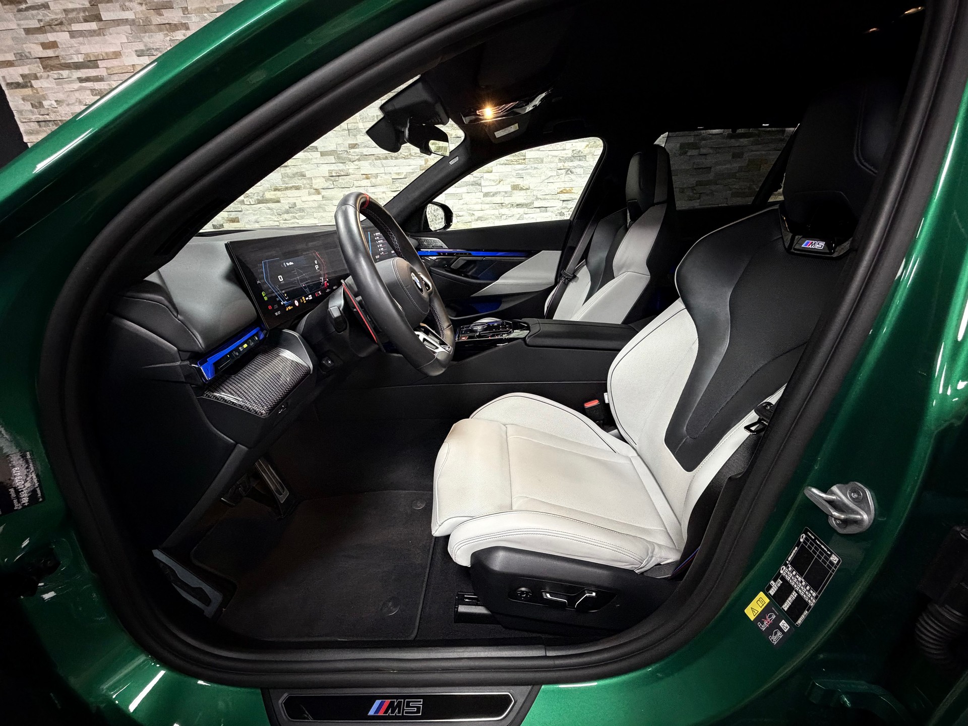 BMW M5 xDrive Touring-Angeles Green-image-14
