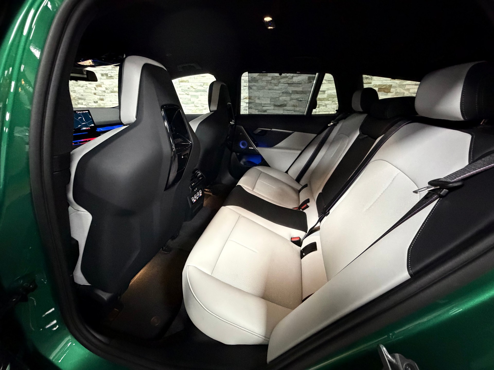 BMW M5 xDrive Touring-Angeles Green-image-24