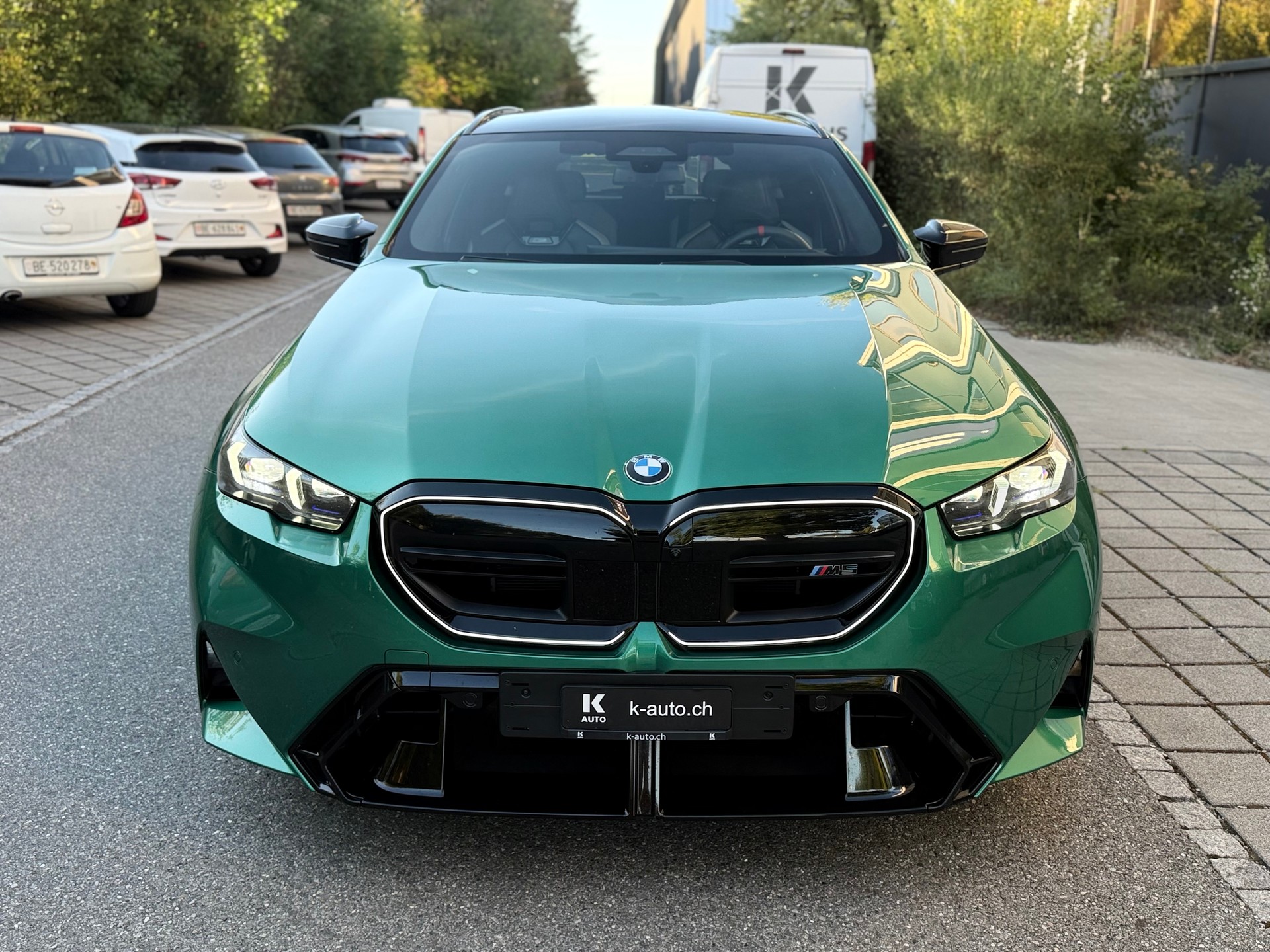 BMW M5 xDrive Touring-Angeles Green-image-8