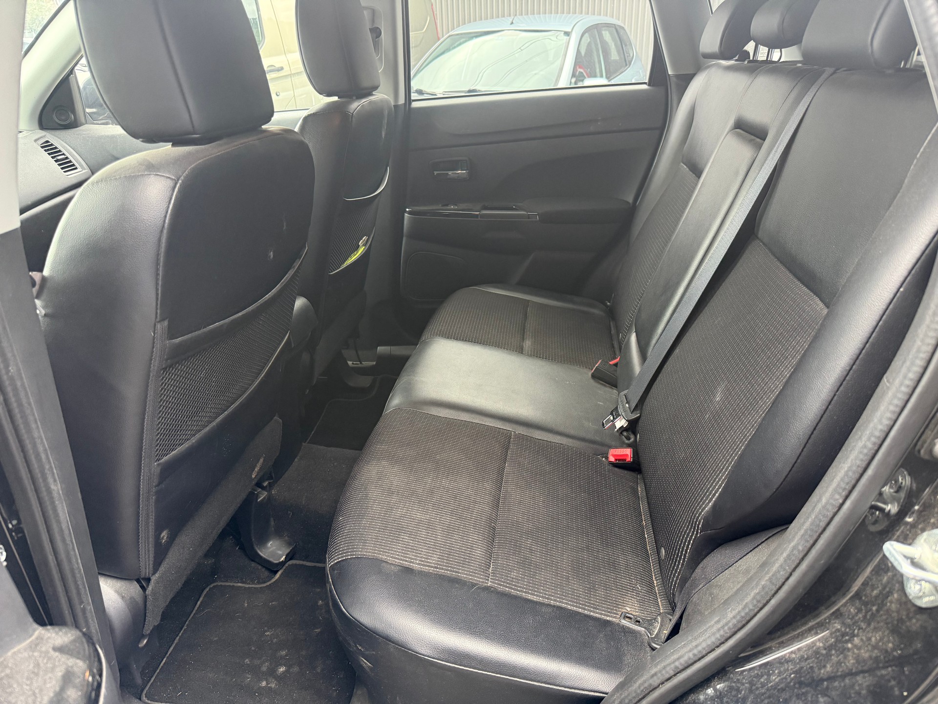 PEUGEOT 4008 1.6 HDi Allure 4WD-image-6