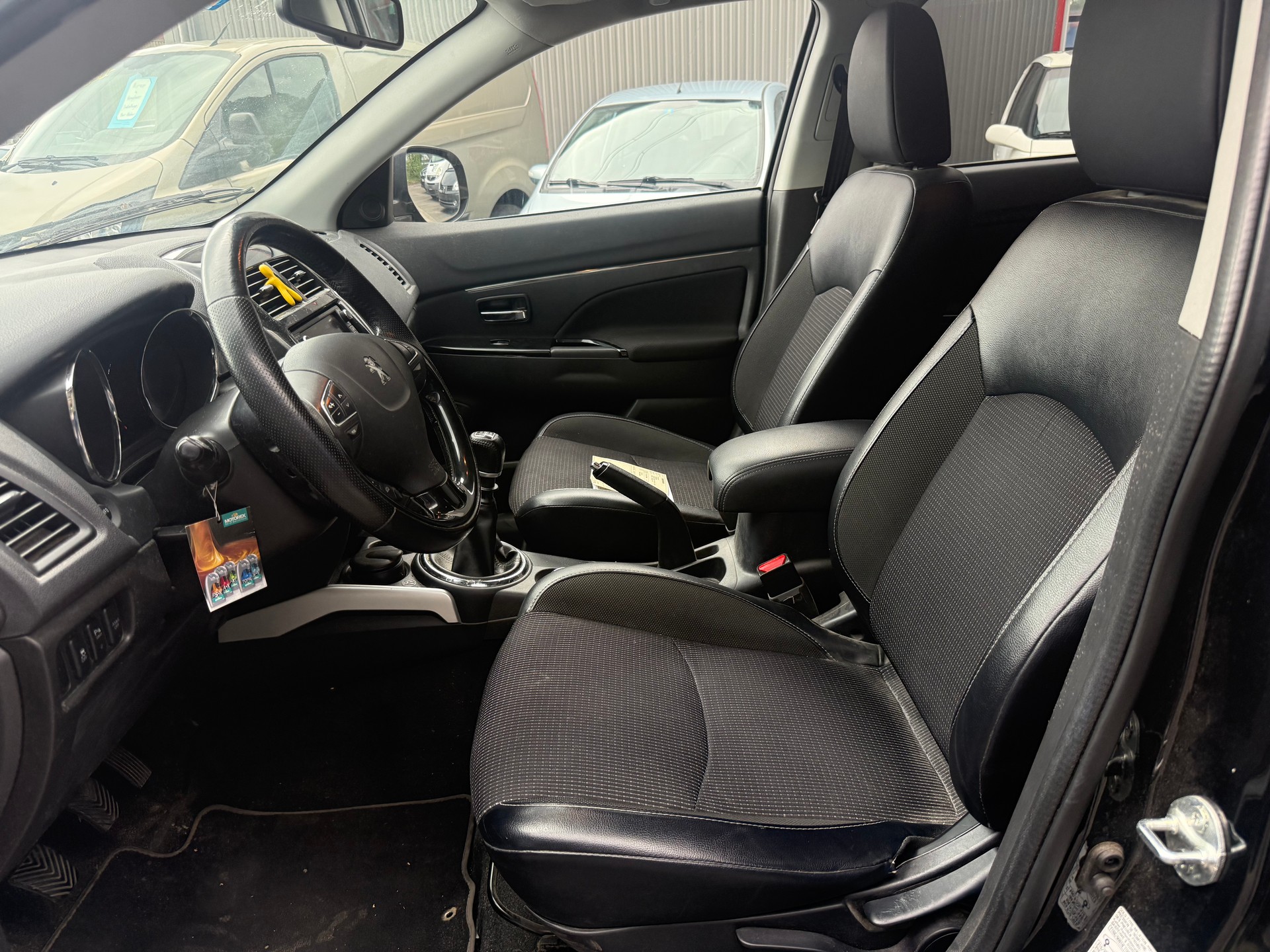 PEUGEOT 4008 1.6 HDi Allure 4WD-image-5