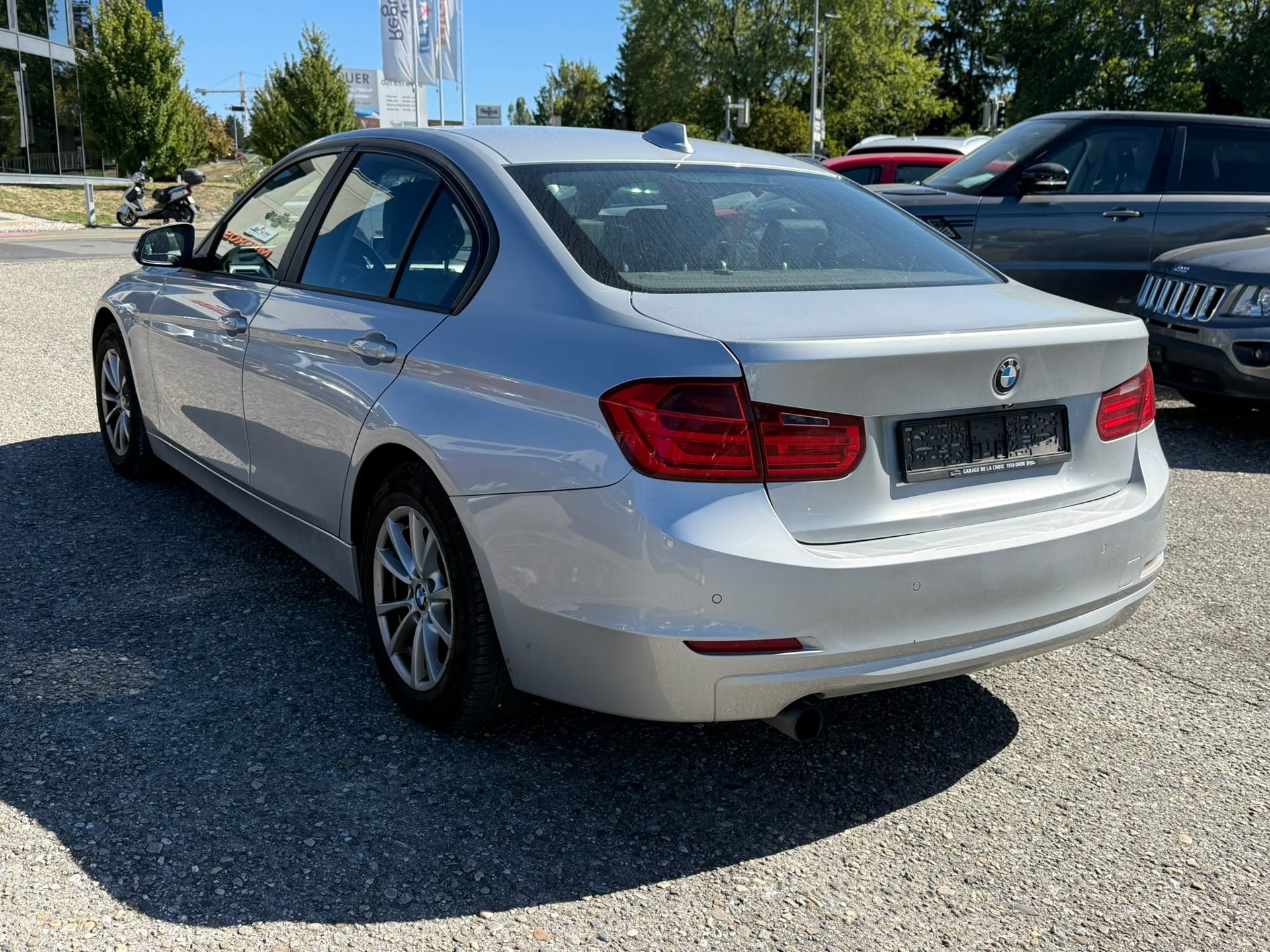 BMW 320i xDrive Modern Line Steptronic-image-4