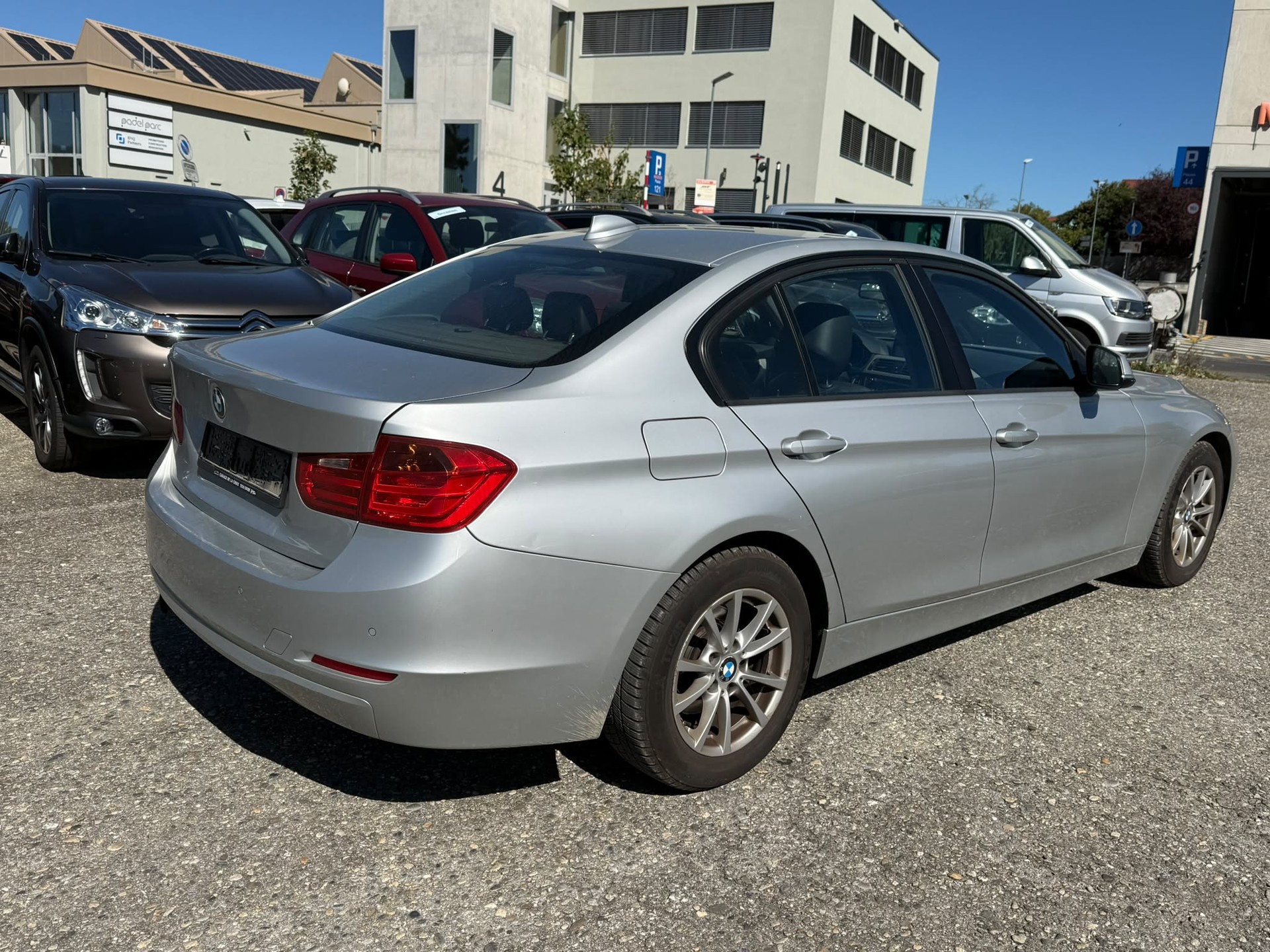 BMW 320i xDrive Modern Line Steptronic-image-5