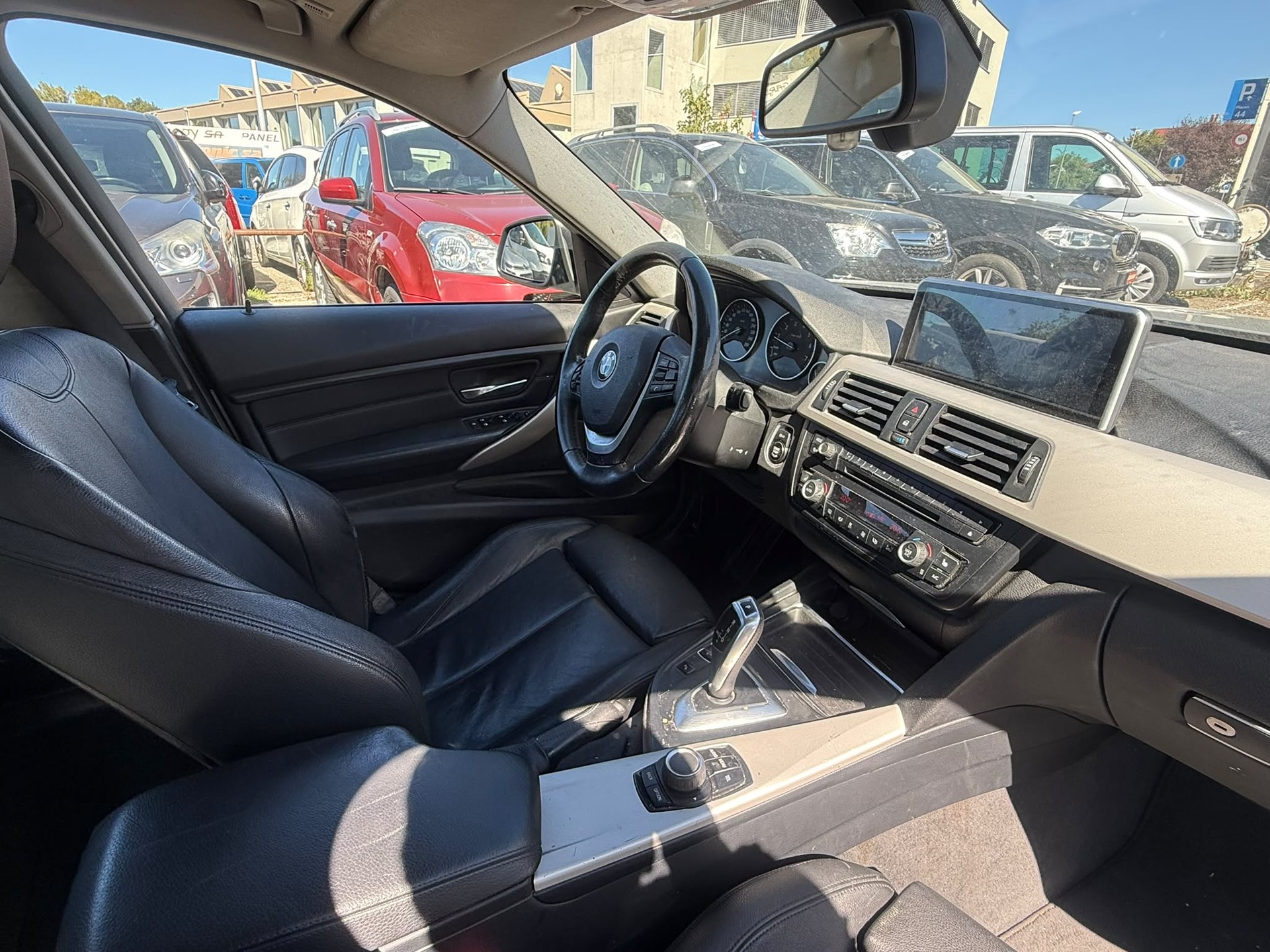 BMW 320i xDrive Modern Line Steptronic-image-8