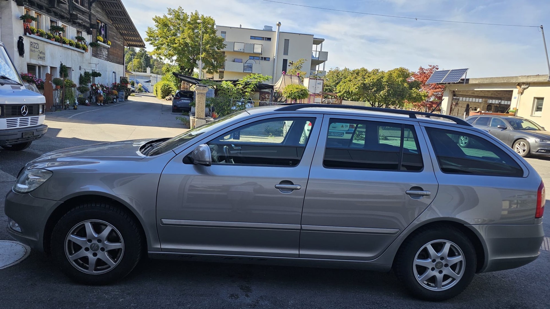 SKODA Octavia Combi 1.8 TSI Laurin & Klement DSG-image-4