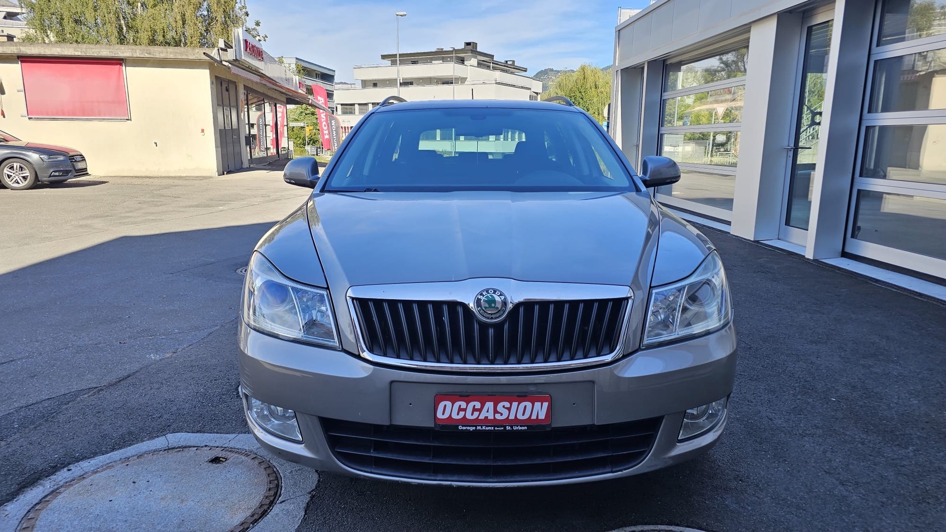 SKODA Octavia Combi 1.8 TSI Laurin & Klement DSG-image-0