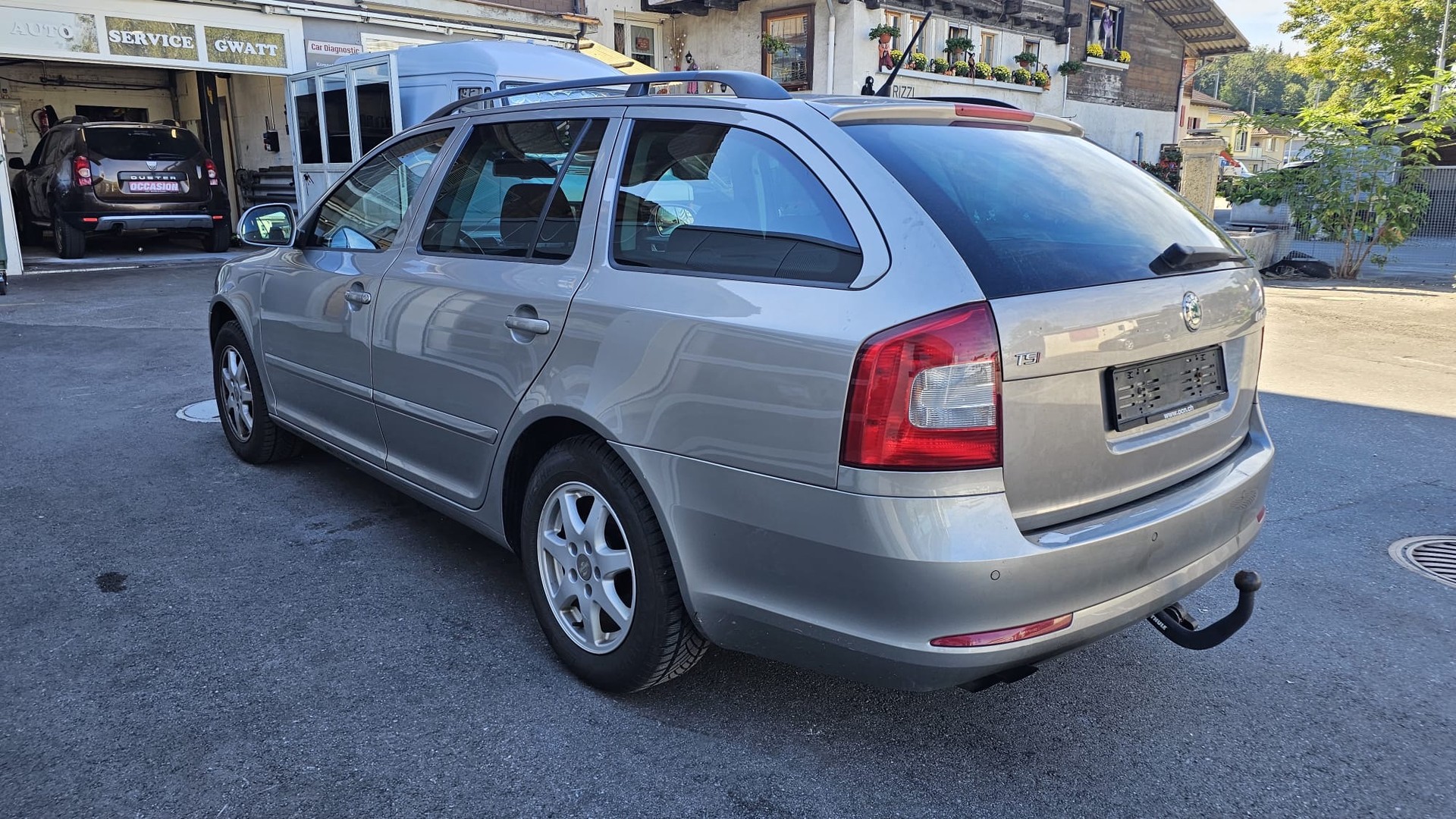 SKODA Octavia Combi 1.8 TSI Laurin & Klement DSG-image-6