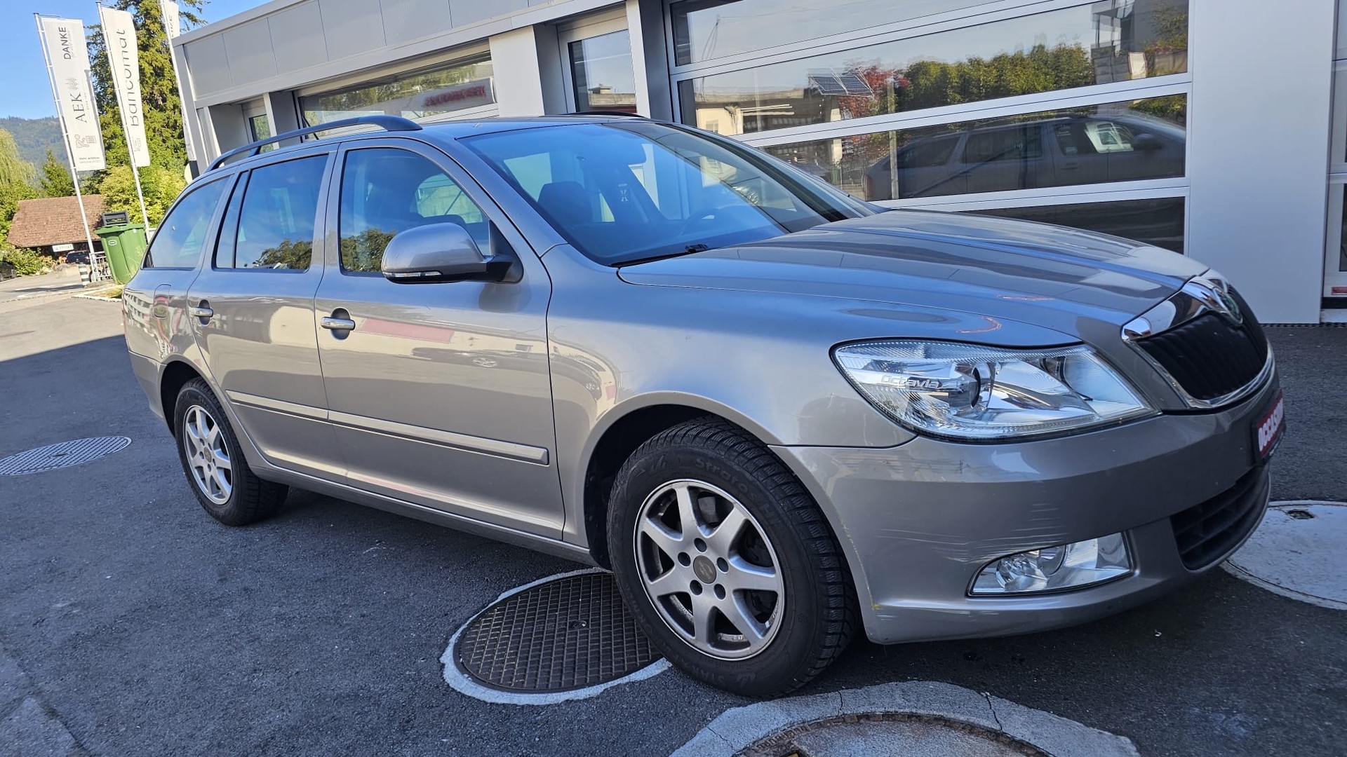 SKODA Octavia Combi 1.8 TSI Laurin & Klement DSG-image-1